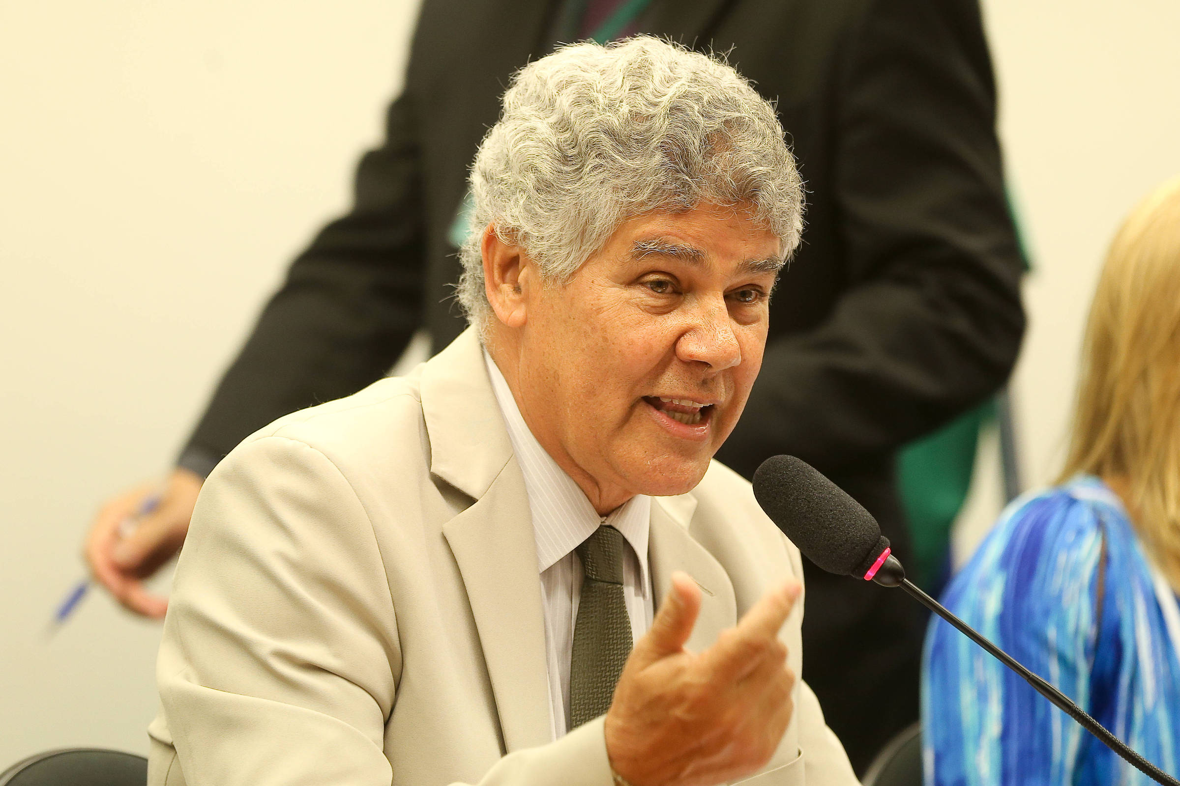 Deputado pede que Wagner siga exemplo de ex