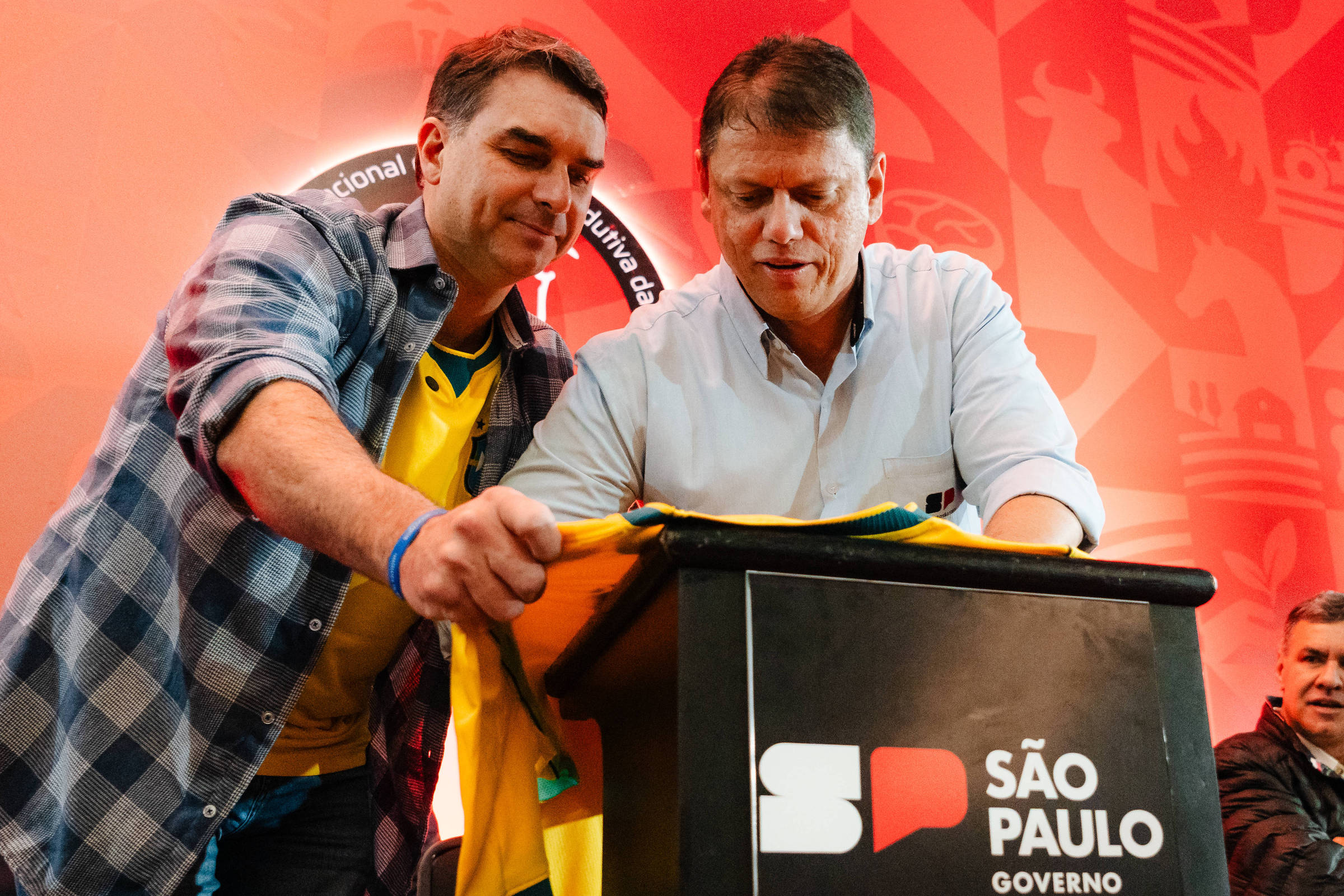 Flávio acena ao agro em agenda com Tarcísio e fala em atuar nos EUA contra tarifas