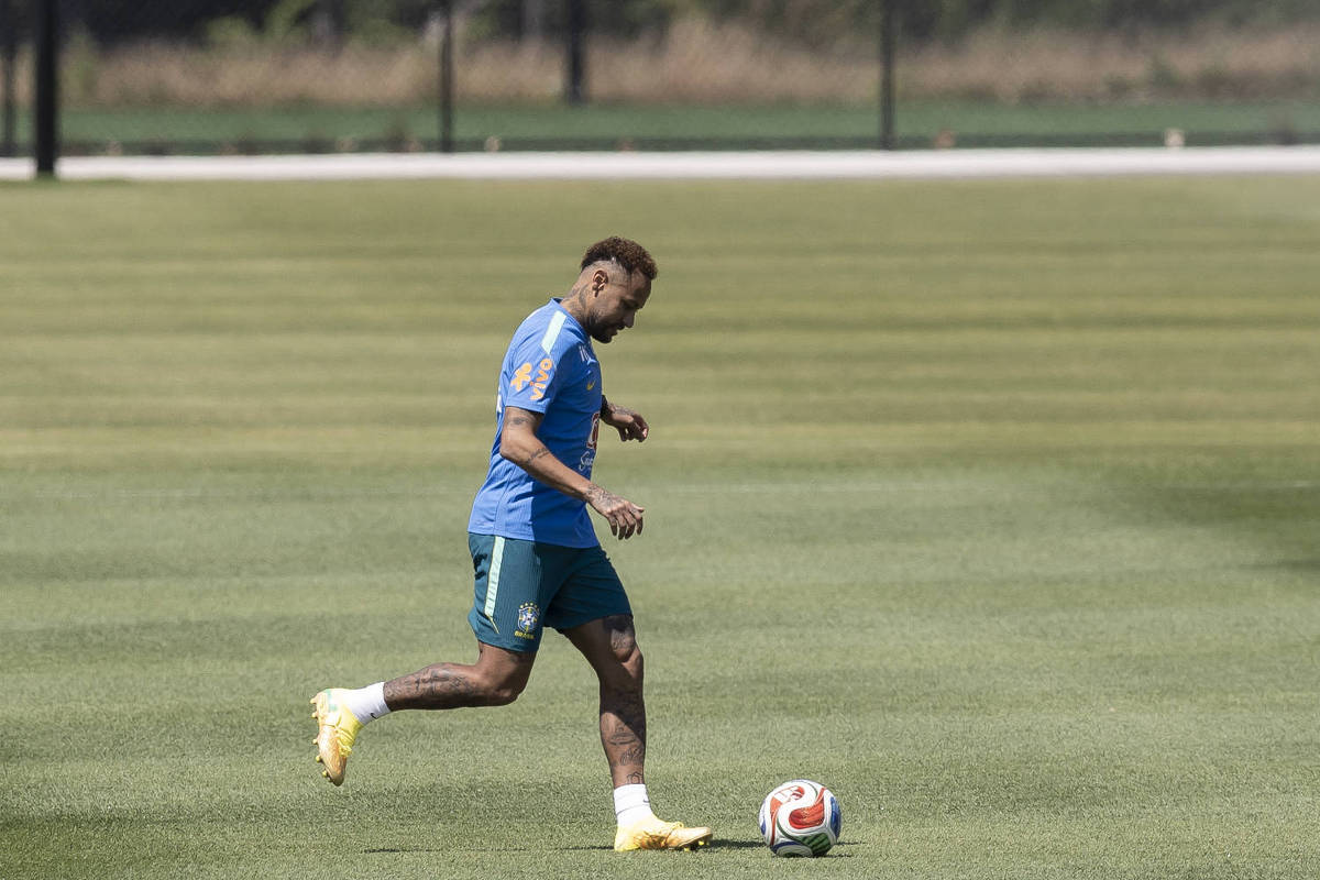 Ancelotti confirma Neymar relacionado para jogo do Brasil contra a Escócia