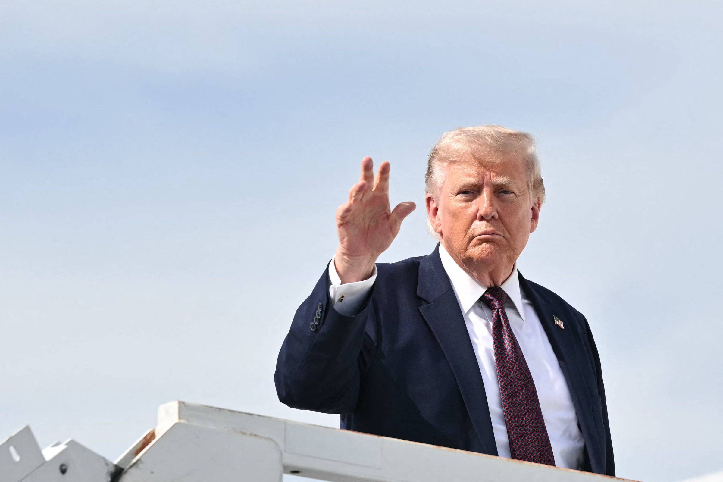 Trump compartilha artigo que chama eleições brasileiras de 'grande teste' na América Latina
