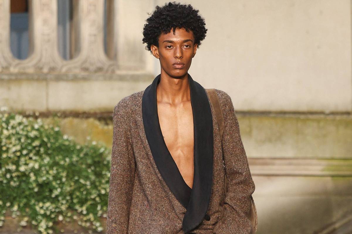 Jonathan Anderson mostra coleção da Dior em clima de festa e calor em Paris