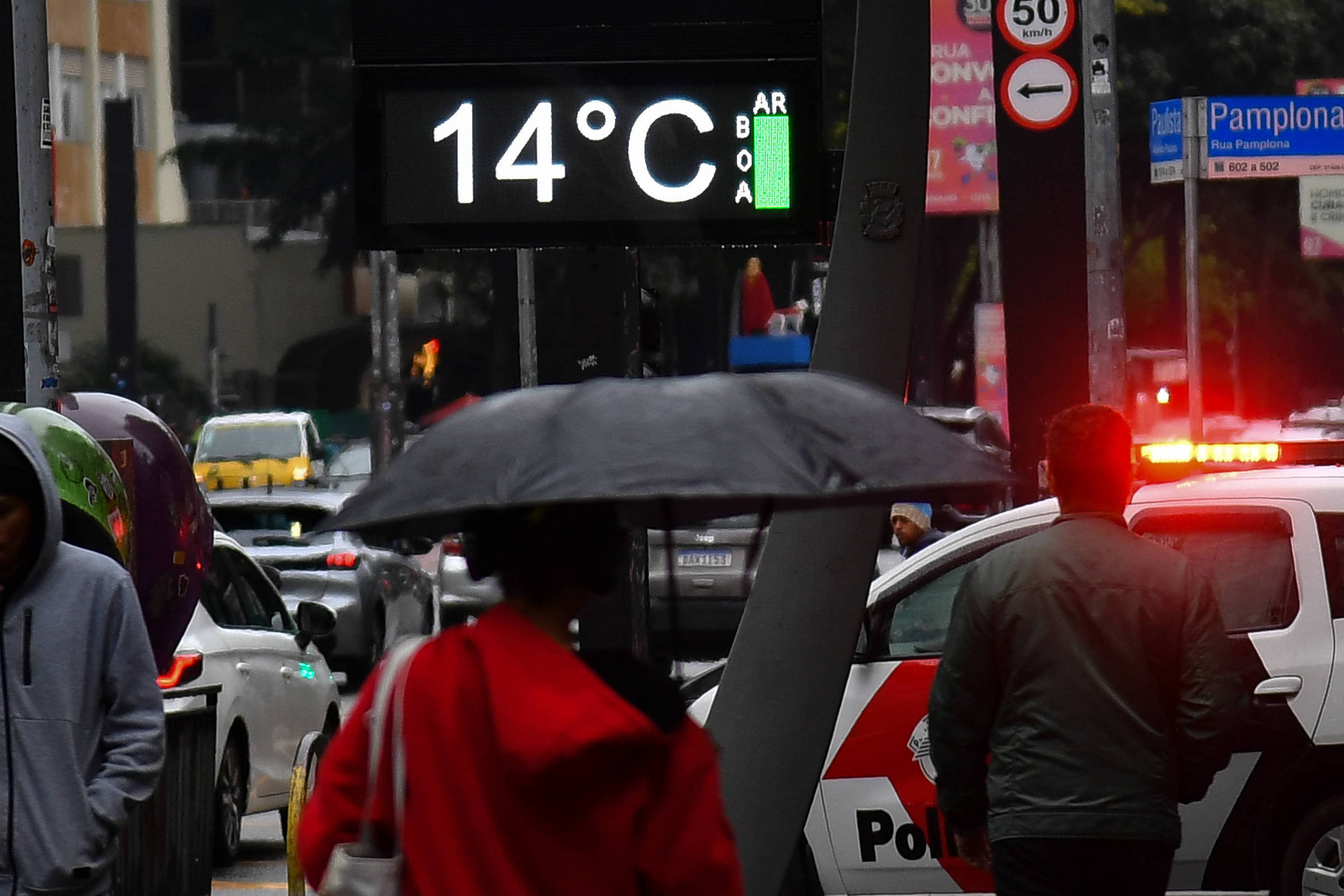 Chuva causa queda de árvores, desabamento e caos no trânsito em São Paulo