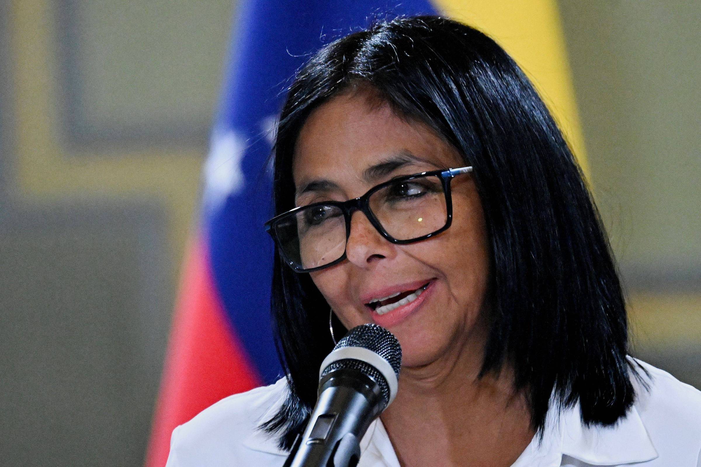 Trump telefona e reitera apoio dos EUA à Venezuela, diz Delcy Rodríguez