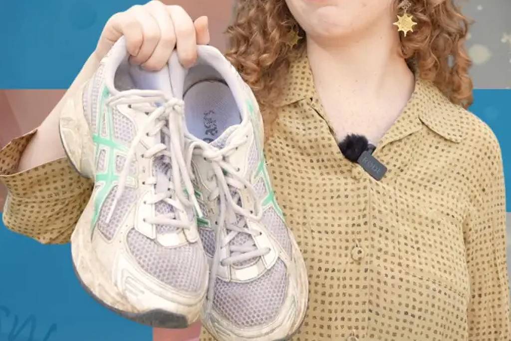 Frescura ou higiene? O que a ciência diz sobre tirar os sapatos ao entrar em casa