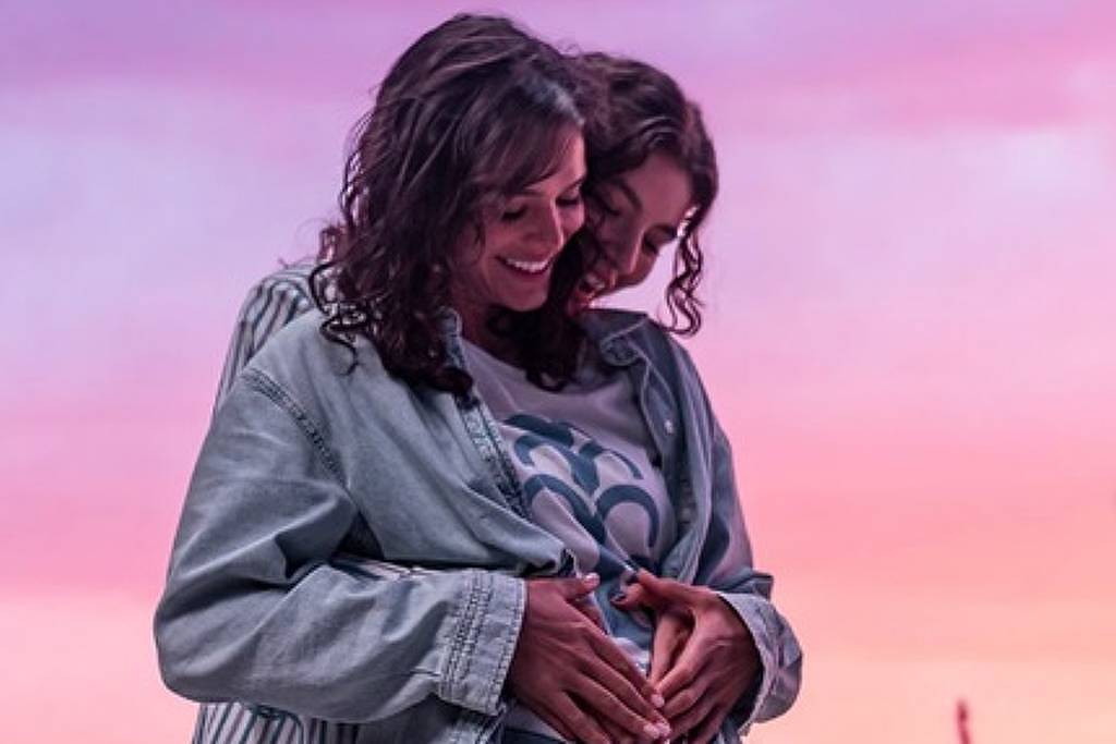 Bruna Marquezine retorna em 'Amor da Minha Vida' e foto com Alanis Guillen repercute nas redes