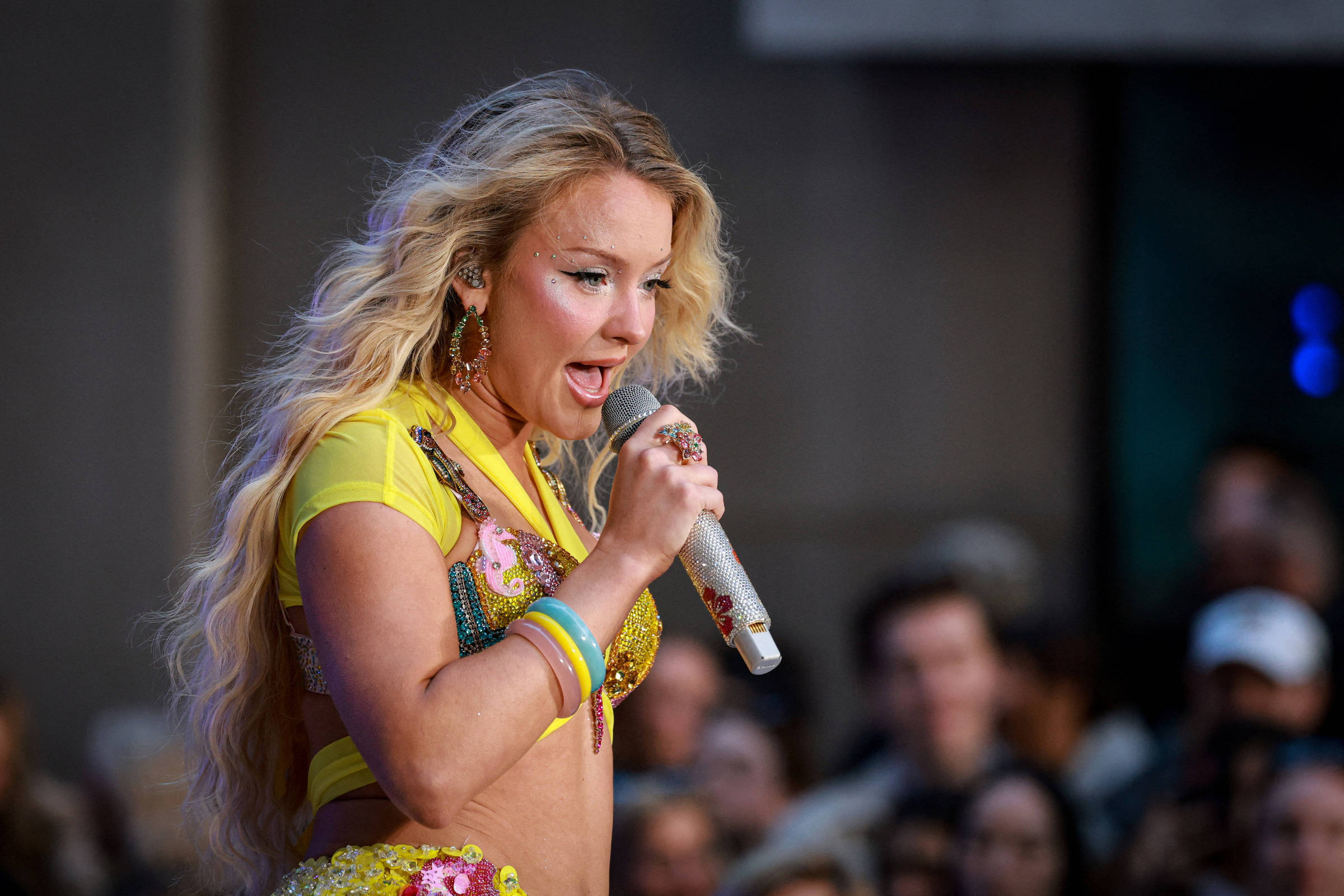 Zara Larsson confirma cancelamento de clipe de 'Eurosummer' com a Shakira