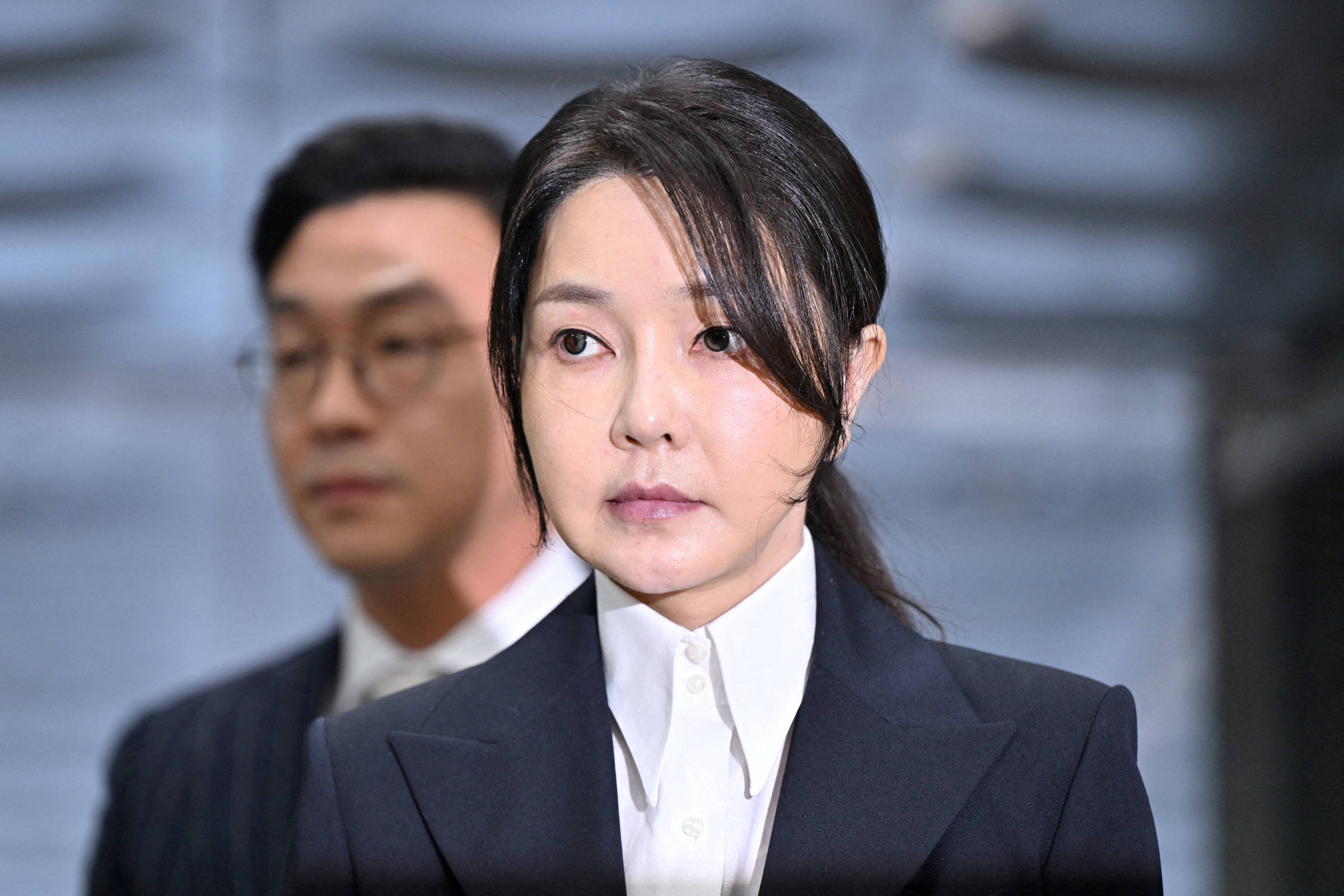 Ex-primeira-dama da Coreia do Sul é condenada a sete anos de prisão por propinas