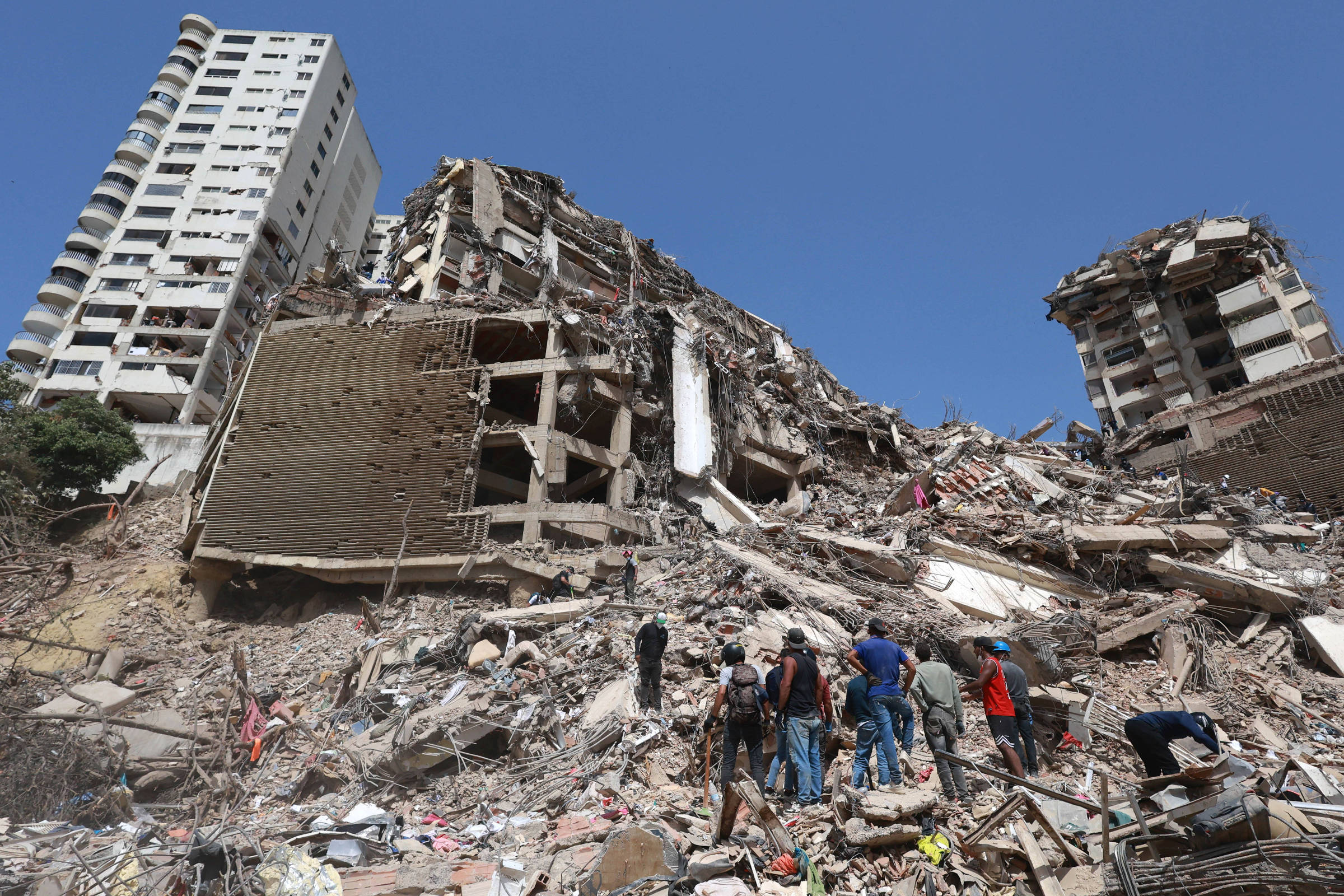 Regime na Venezuela restringe acesso à zona mais afetada por terremoto, e Delcy é vaiada em Caracas