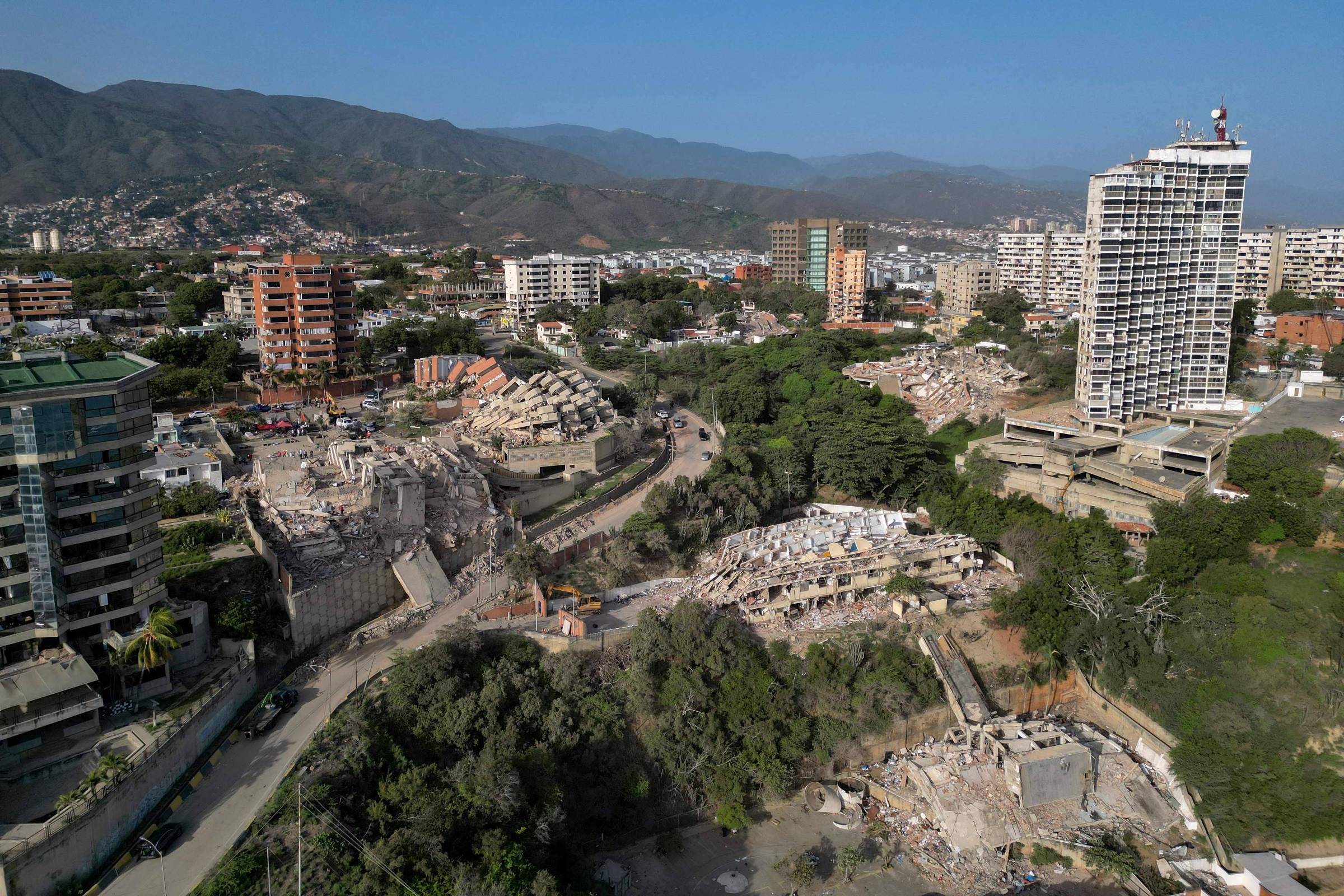 Venezuela recebe ajuda estrangeira para força-tarefa de resgate após prazo de 48 h crucial para sobreviventes
