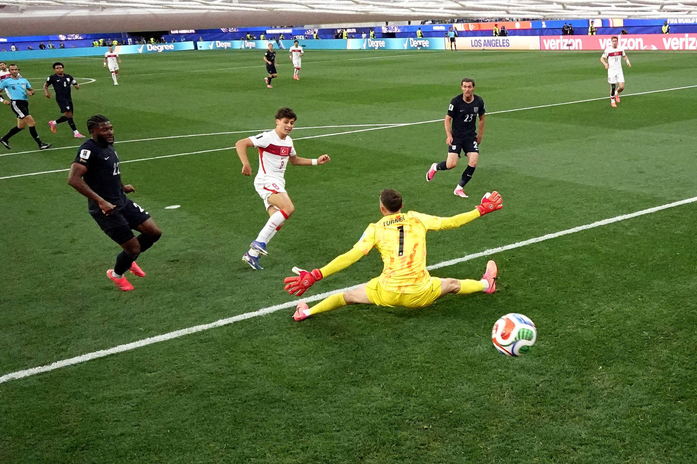 Real Madrid e PSG brigam por artilharia da Copa
