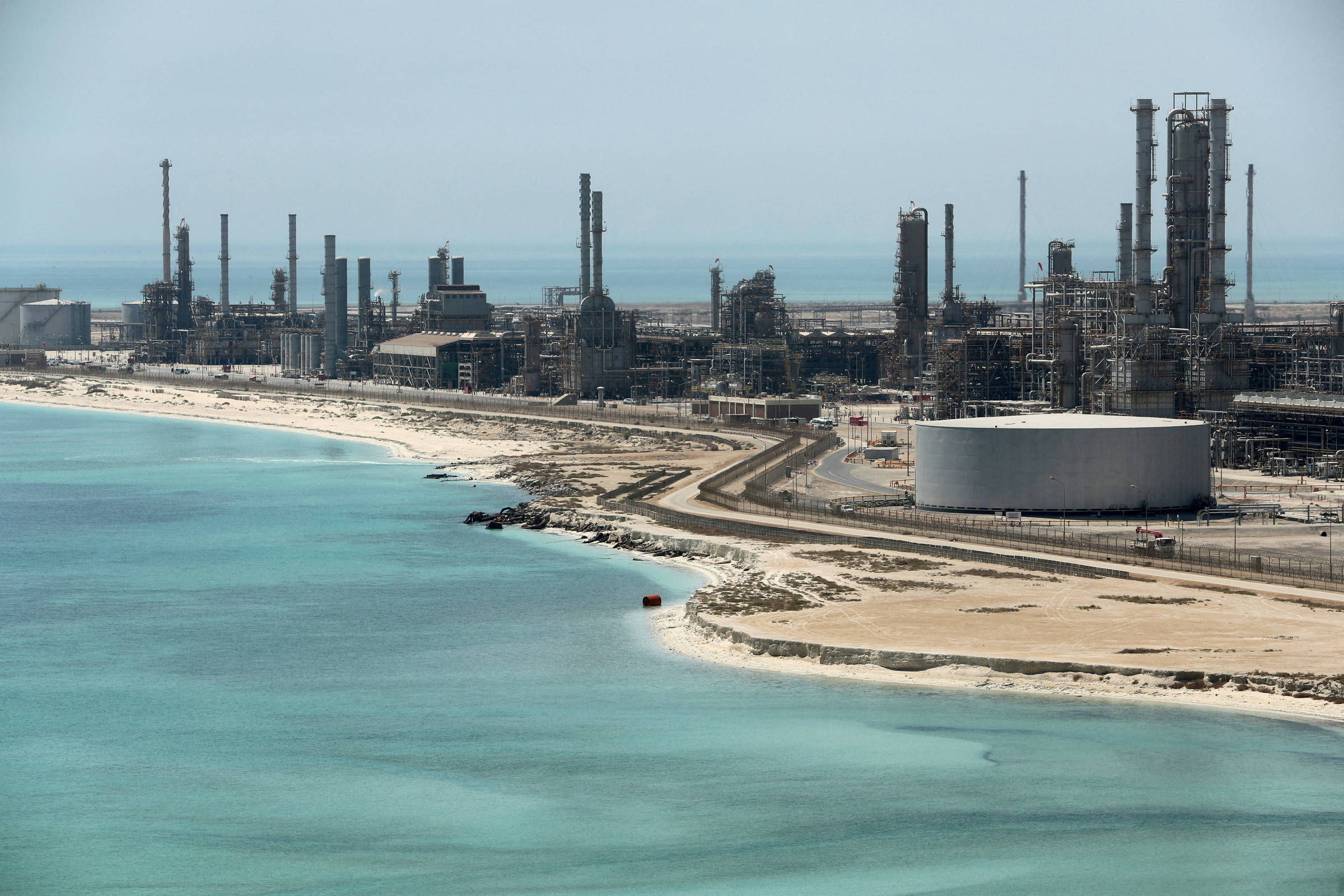 Helicóptero de petroleira estatal cai na Arábia Saudita e mata ao menos 14 pessoas