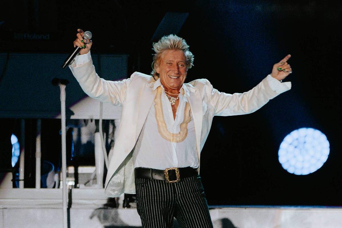 Rod Stewart e Cyndi Lauper eletrizam plateia tímida no Rock in Rio Lisboa