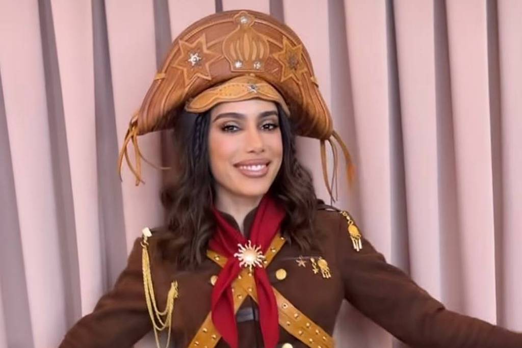 Anitta reúne famosos em arraiá na mansão e mantém regra de proibir fotos e vídeos da festa