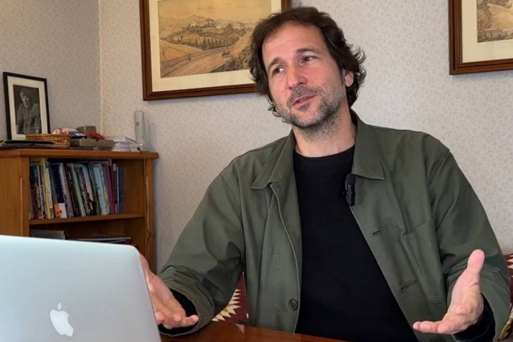 Escritor afirma que seu nome foi usado em livro feito por IA sem autorização