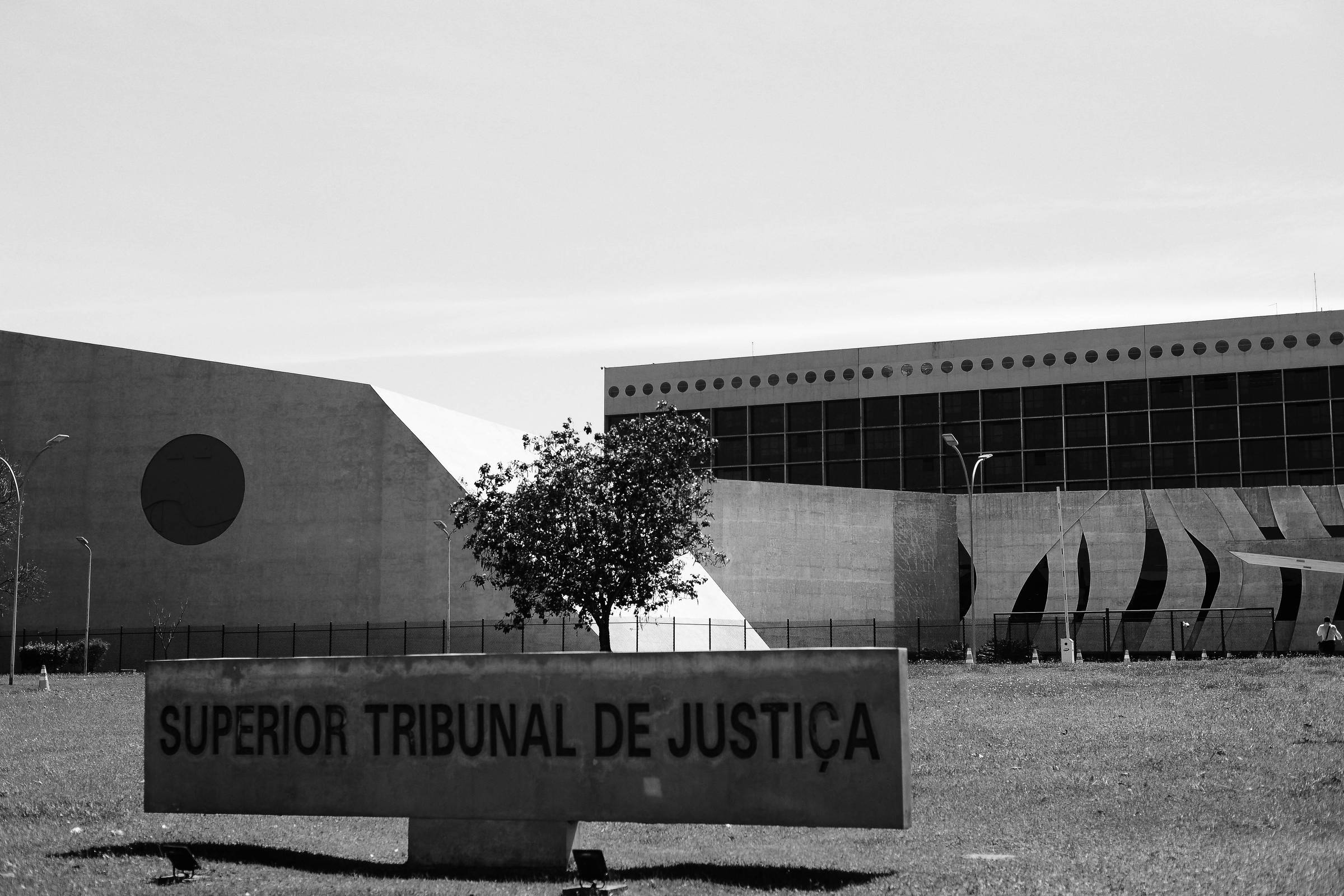 O que a Folha pensa: Judicialização em alta eleva custos na saúde