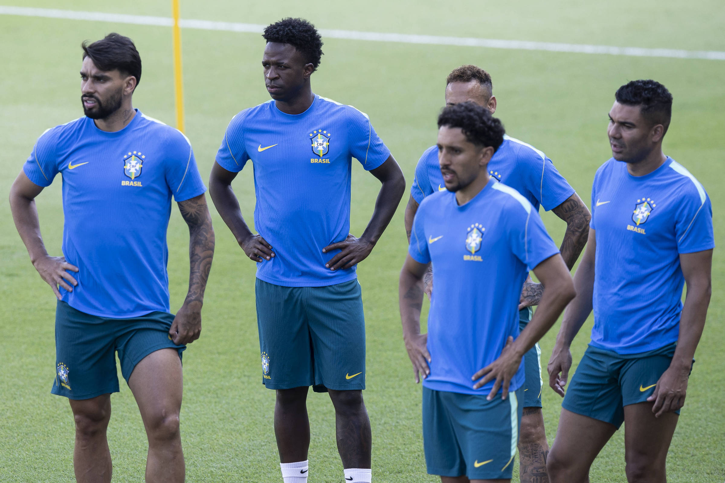 Brasil, enfim com time definido, põe formação à prova no mata