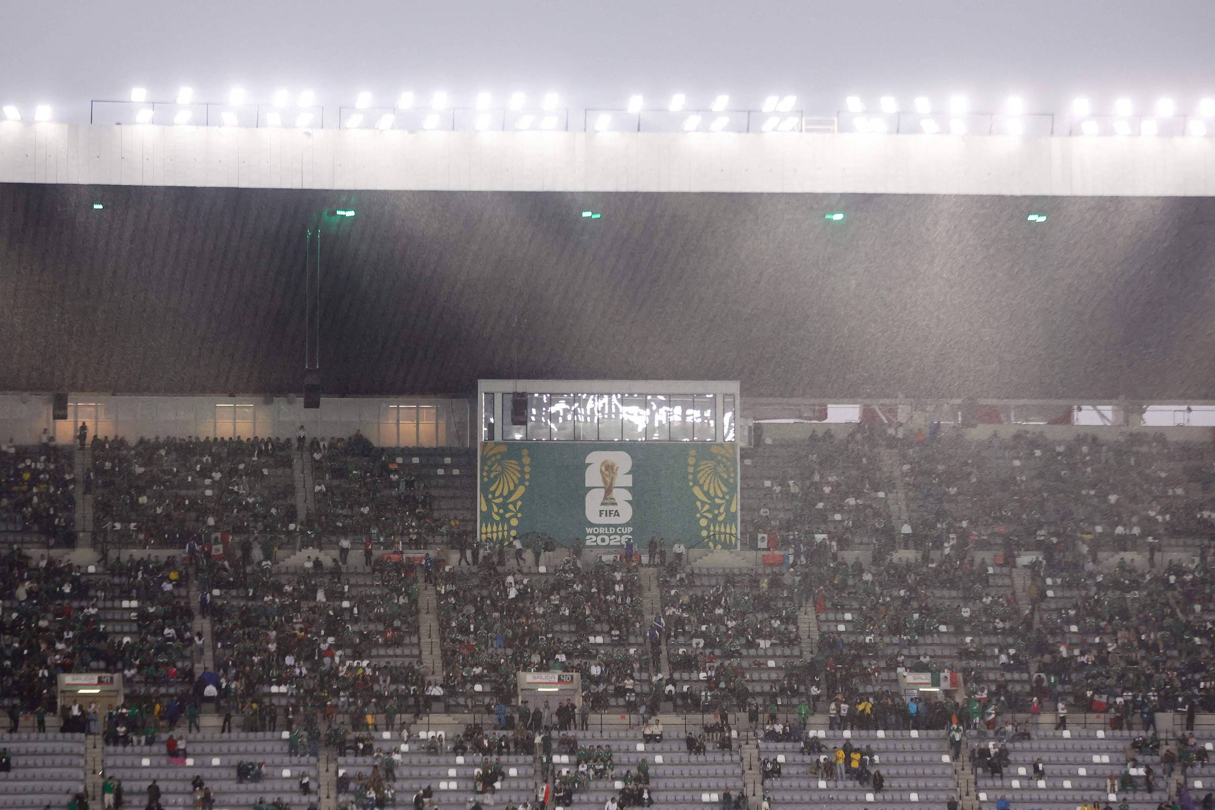 México x Equador na Copa é atrasado em uma hora por condições climáticas