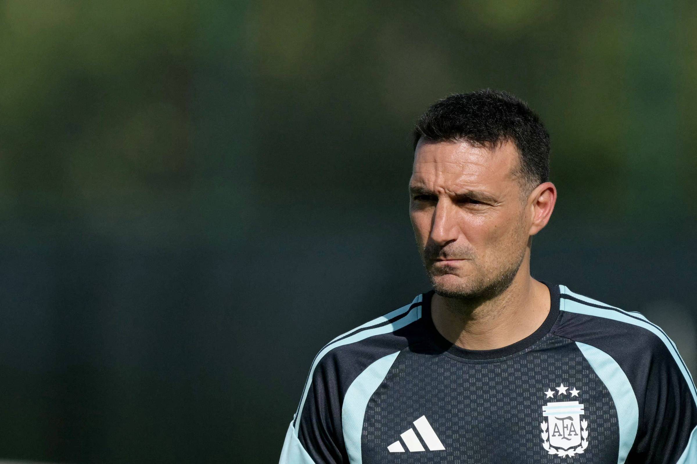 Scaloni diz que partida contra Cabo Verde não será fácil e coloca Brasil entre os favoritos