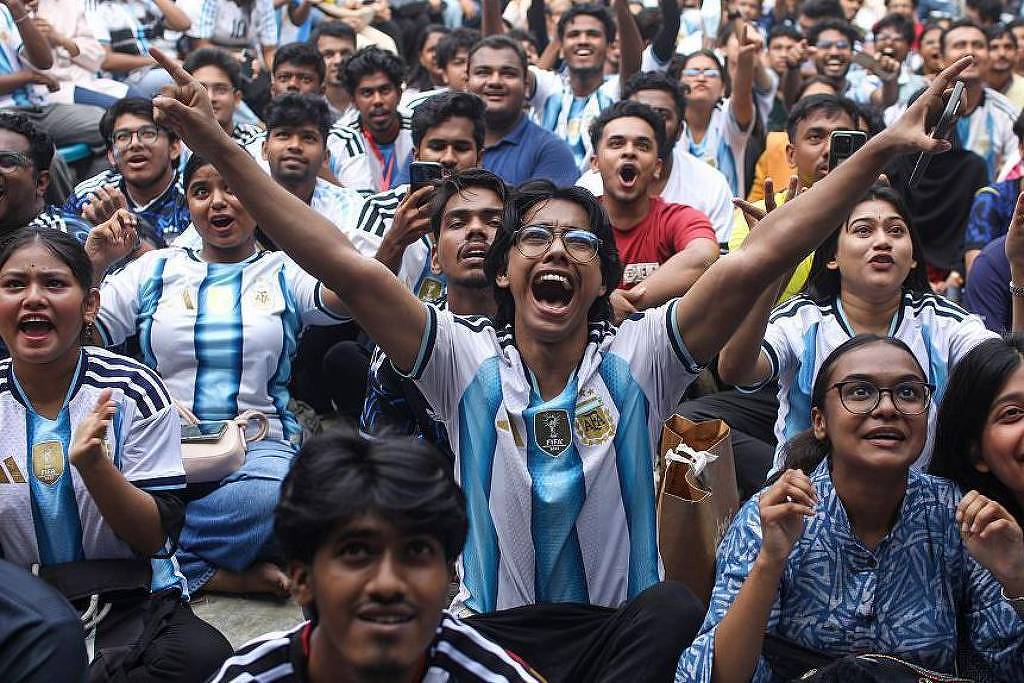 Por que alguns dos países mais populosos do mundo são tão ruins no futebol, e vice