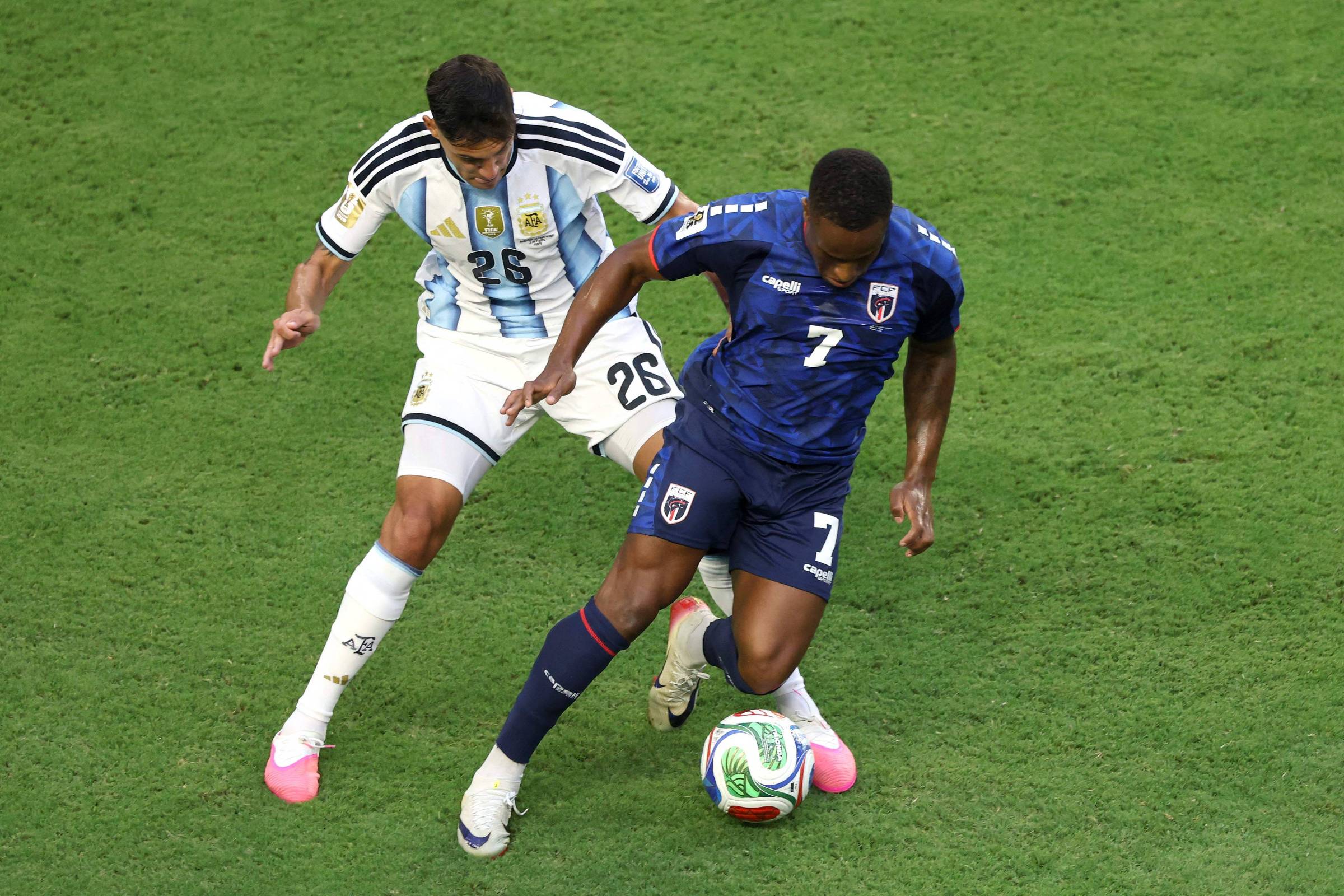 Em jogo contra Argentina na Copa, busca por camisas de Cabo Verde dispara