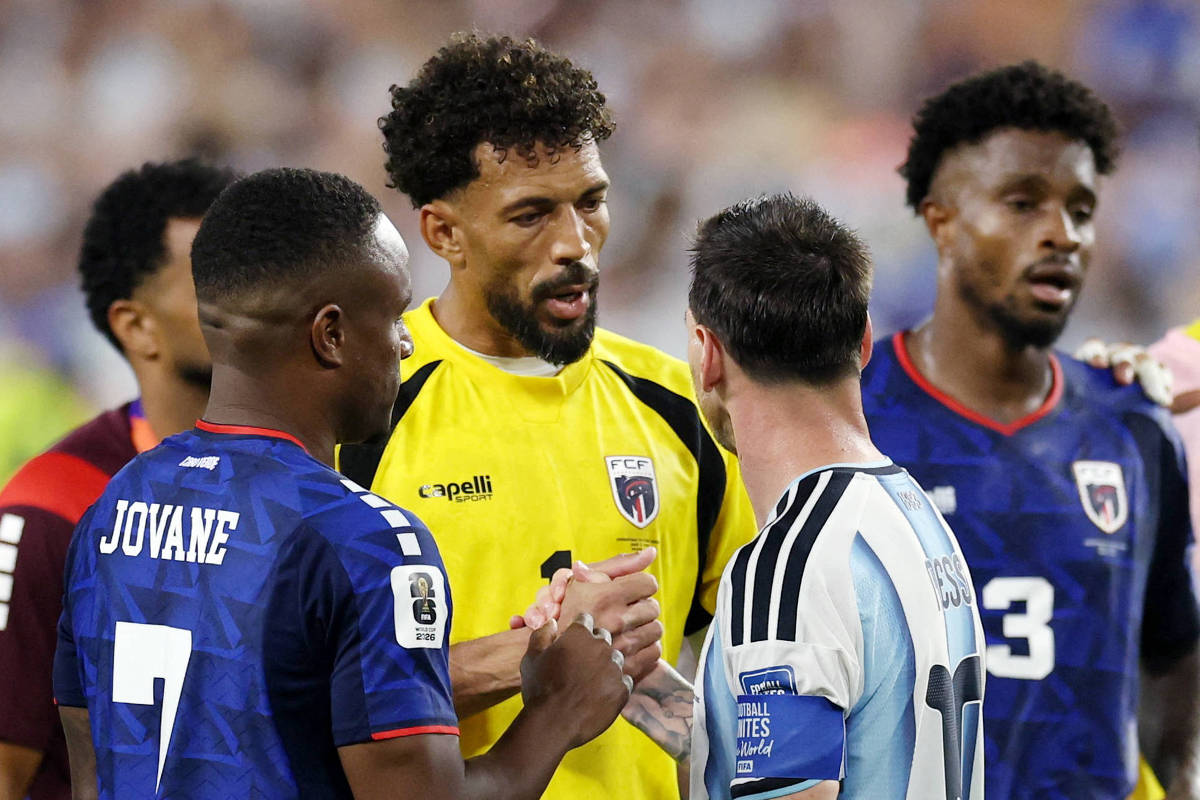 Vozinha se diz orgulhoso da atuação de Cabo Verde na Copa e fala em jogar no Brasil