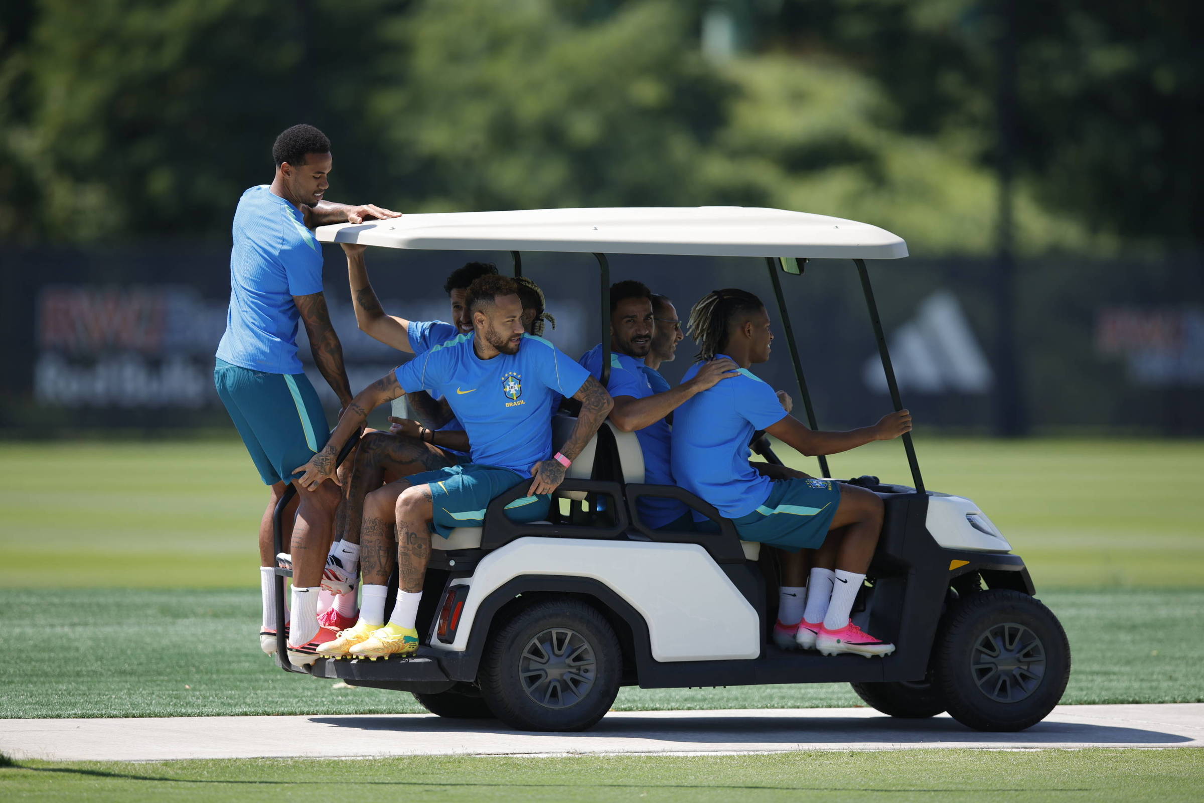 Sob forte calor, seleção brasileira fecha preparação para encara a Noruega