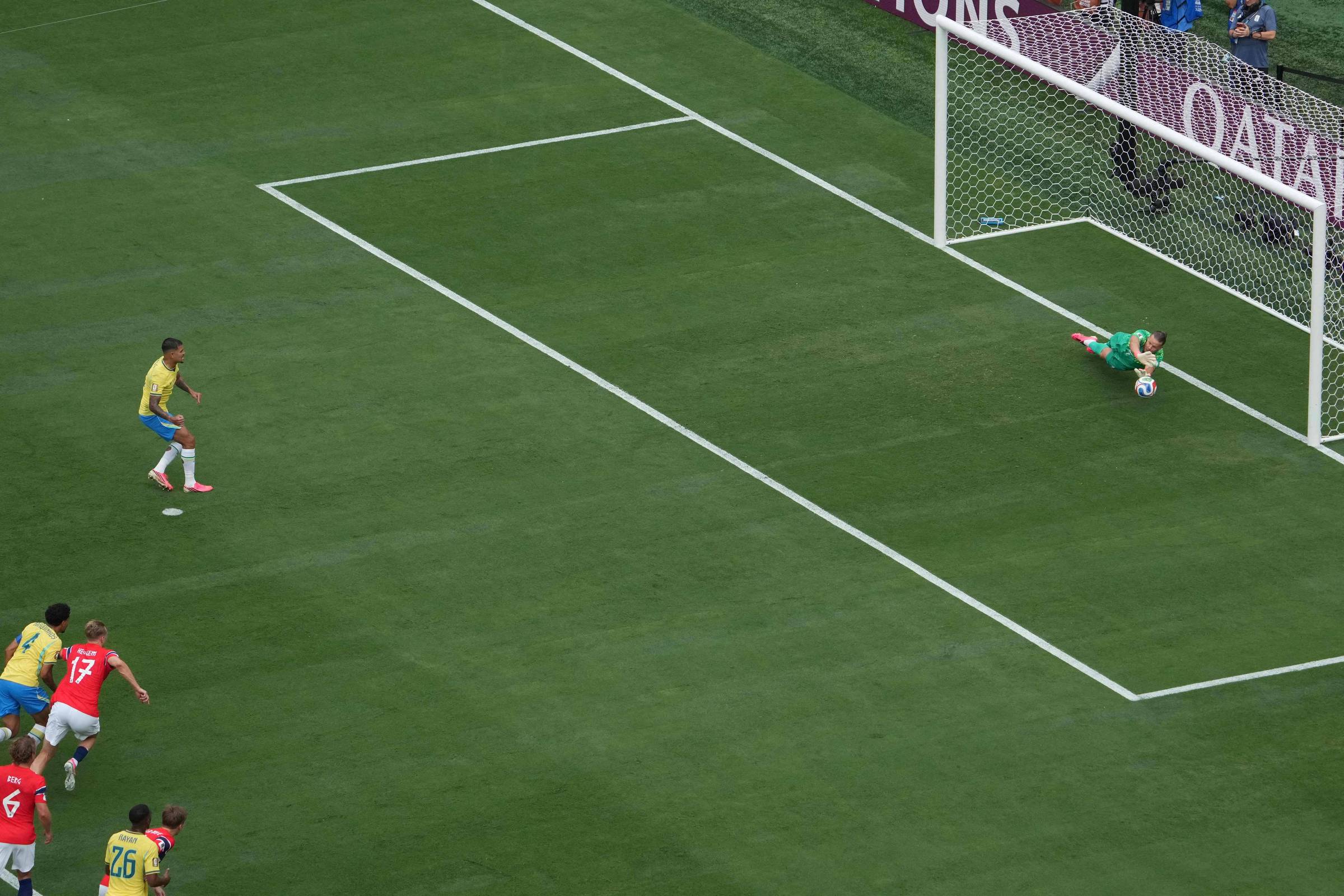 Bruno Guimarães é o primeiro jogador da seleção brasileira desde Zico a perder pênalti durante jogo de Copa