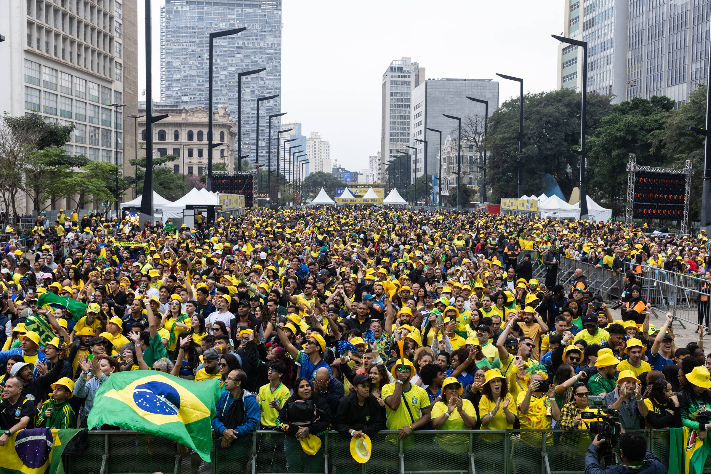 Opinião - Mauro Calliari: Enquanto a Copa brilha, a cidade não para