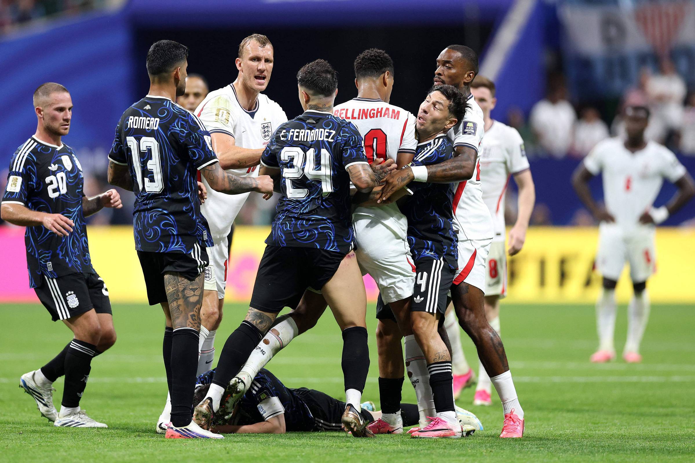 #Hashtag: Vitória caótica da Argentina contra a Inglaterra termina com (mais um) lamento brasileiro nas redes