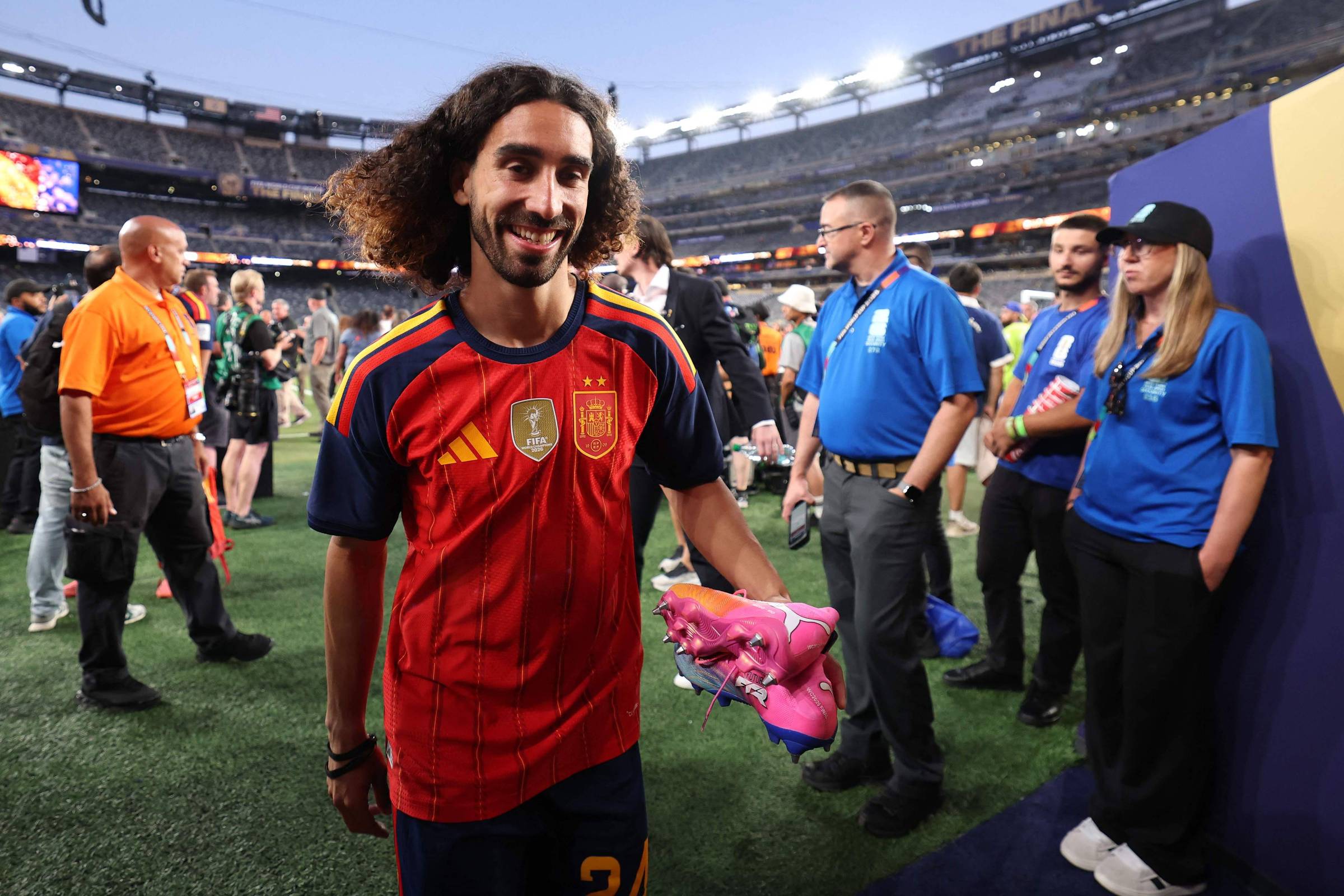 Cucurella destaca a defesa 'incrível' da Espanha nesta Copa do Mundo