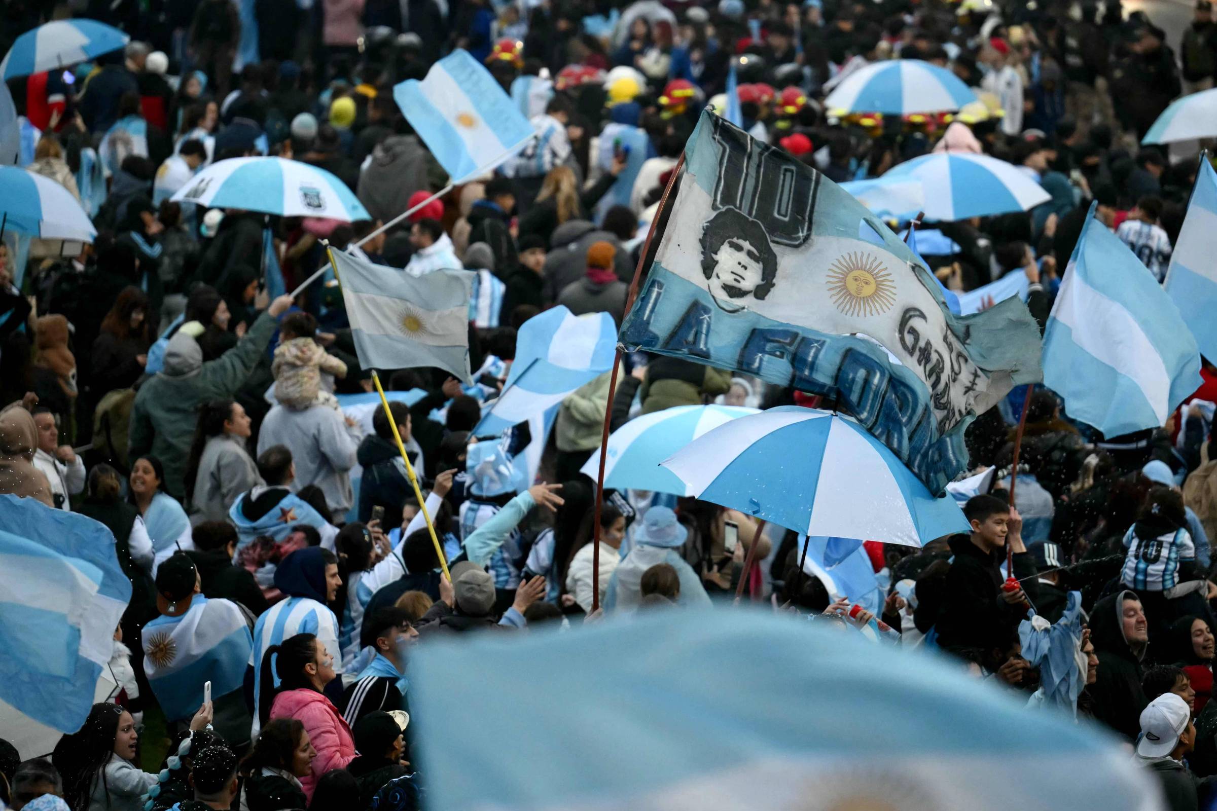 Argentina volta para casa sem Messi para encontrar o abraço da torcida