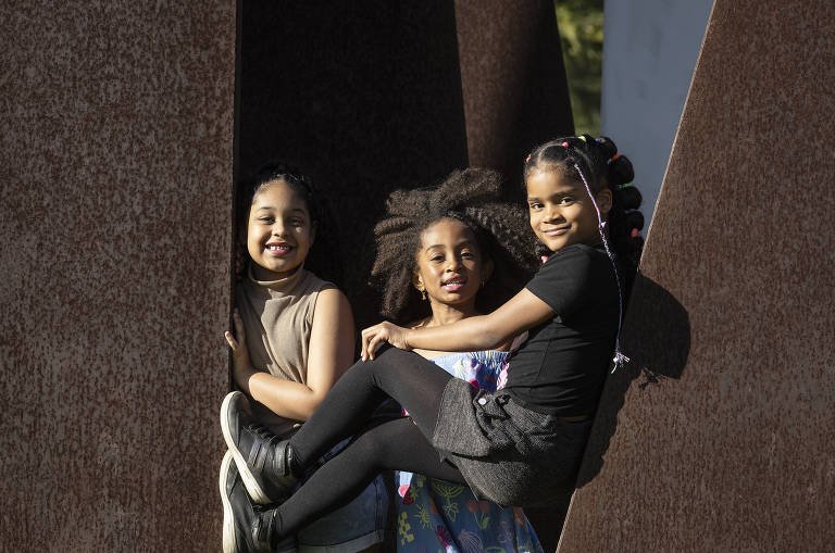 Meninas negras contam seus sonhos: elas querem ser jogadoras de futebol, policiais e bombeiras