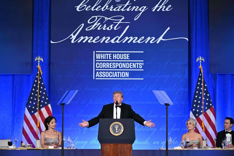 Não vamos ceder à violência política, diz Trump em jantar com jornalistas três meses após atentado