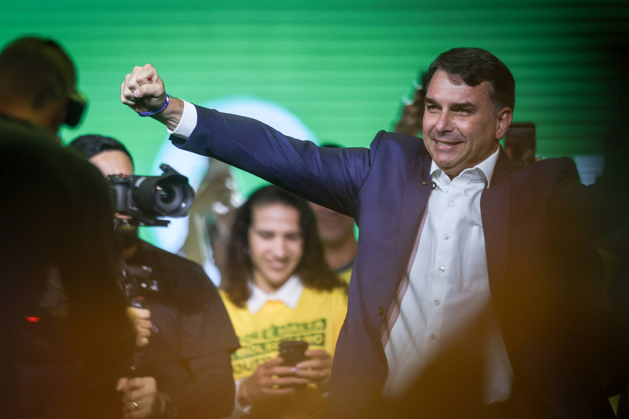 Tarcísio diz que Flávio Bolsonaro 'não está aqui pelo sobrenome' e que será 'o maior presidente da história'