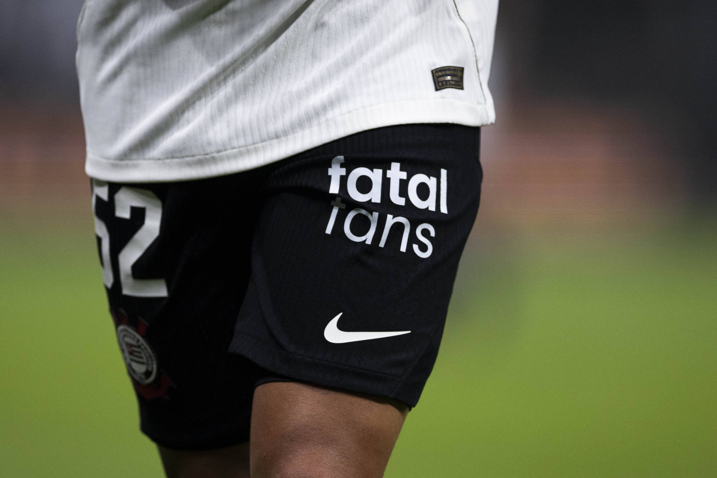 Opinião - Miguel A. Martínez-González e Rodolfo Canônico: Publicidade de conteúdo adulto deve ser vetada em clubes de futebol? SIM
