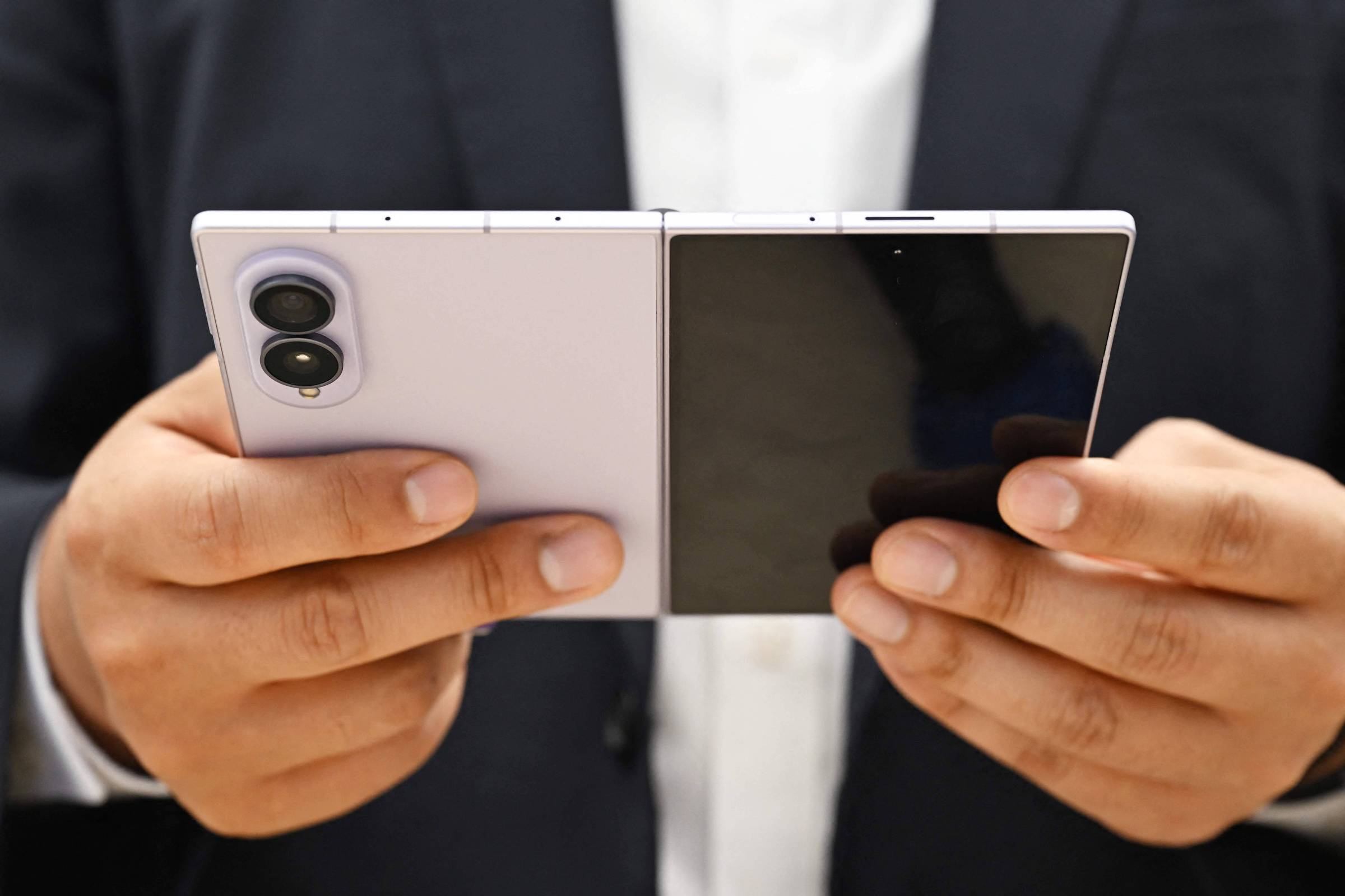Samsung atualiza celulares dobráveis e estreia novo formato no Brasil; preços vão até R$ 19 mil
