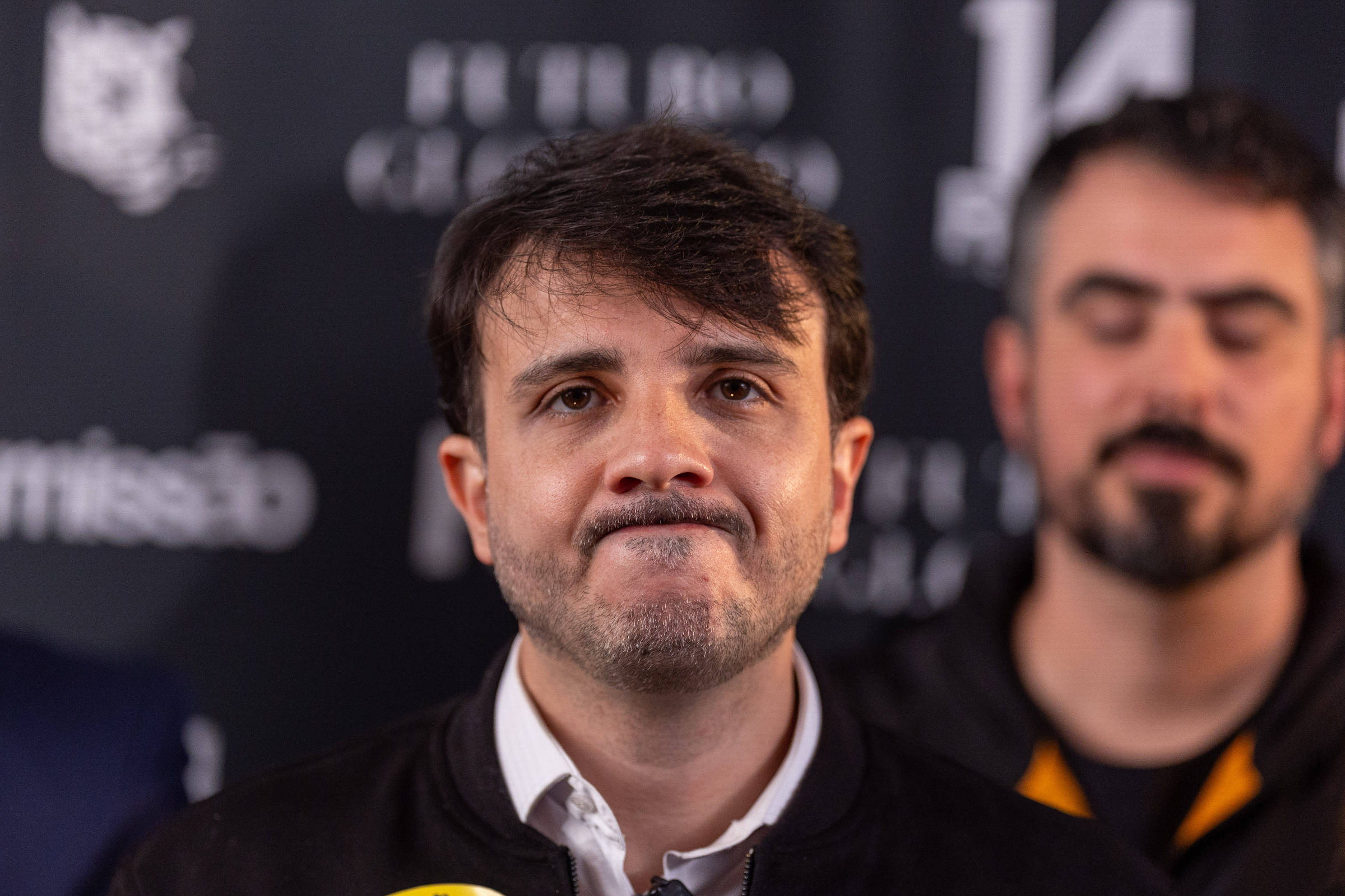 Mônica Bergamo: YouTube e Instagram derrubam contas de Renan Santos após decisão de Toffoli no TSE