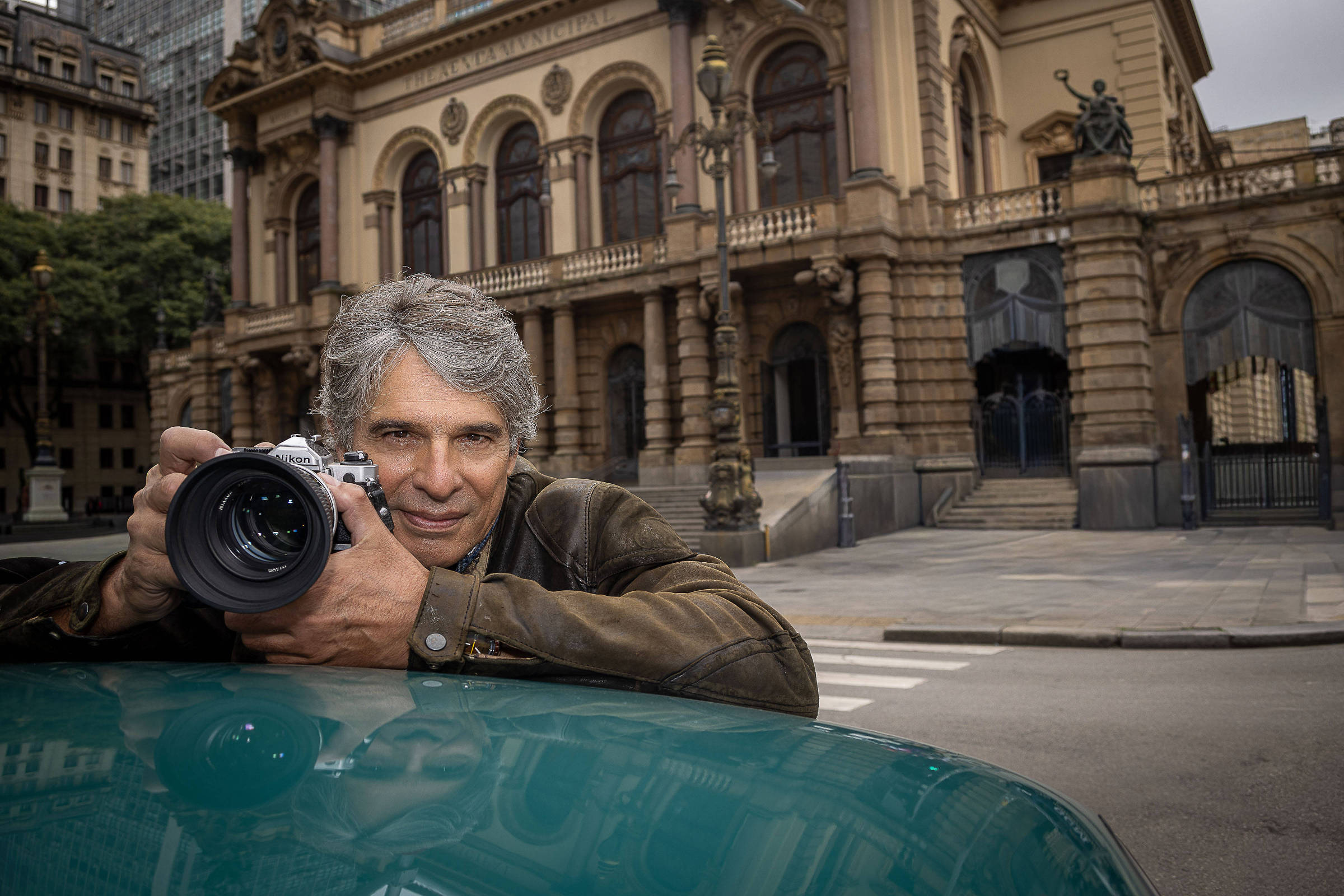 Olivier Anquier expõe fotografias que tirou nos bastidores de seu programa de TV