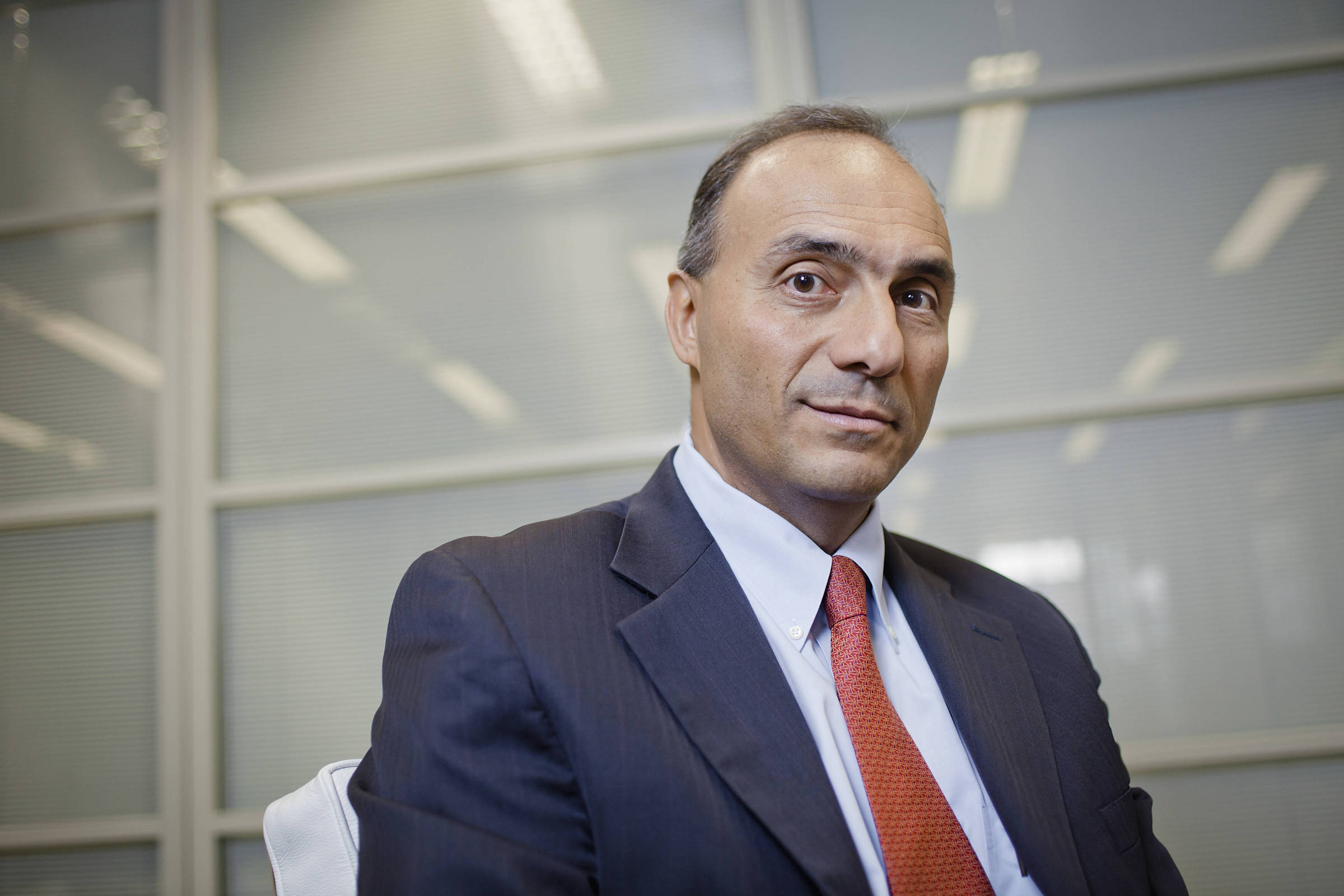 Mônica Bergamo: Eduardo Bolsonaro apoia ex-banqueiro Marcelo Kayath para ministro da Fazenda de Flávio