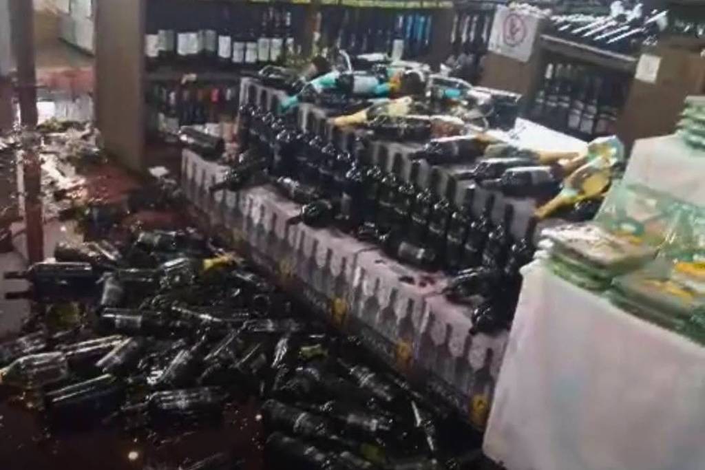 Homem destrói garrafas de vinho em supermercado e causa prejuízo de R$ 50 mil
