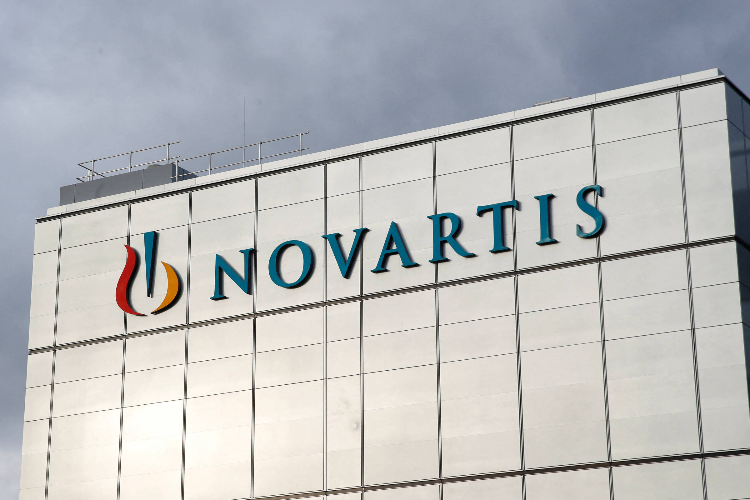 Anvisa suspende teste clínico da Novartis de substância para doenças autoimunes após 3 mortes