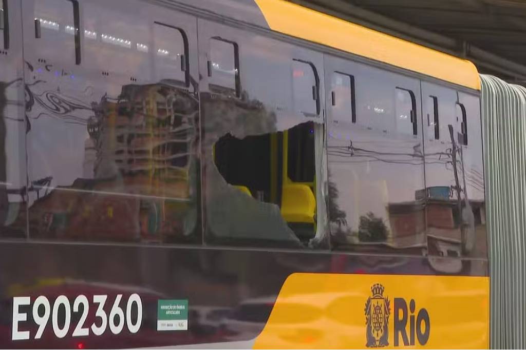 Passageiro morre ao ser atingido por bala perdida em ônibus do BRT em Jacarepaguá, no Rio