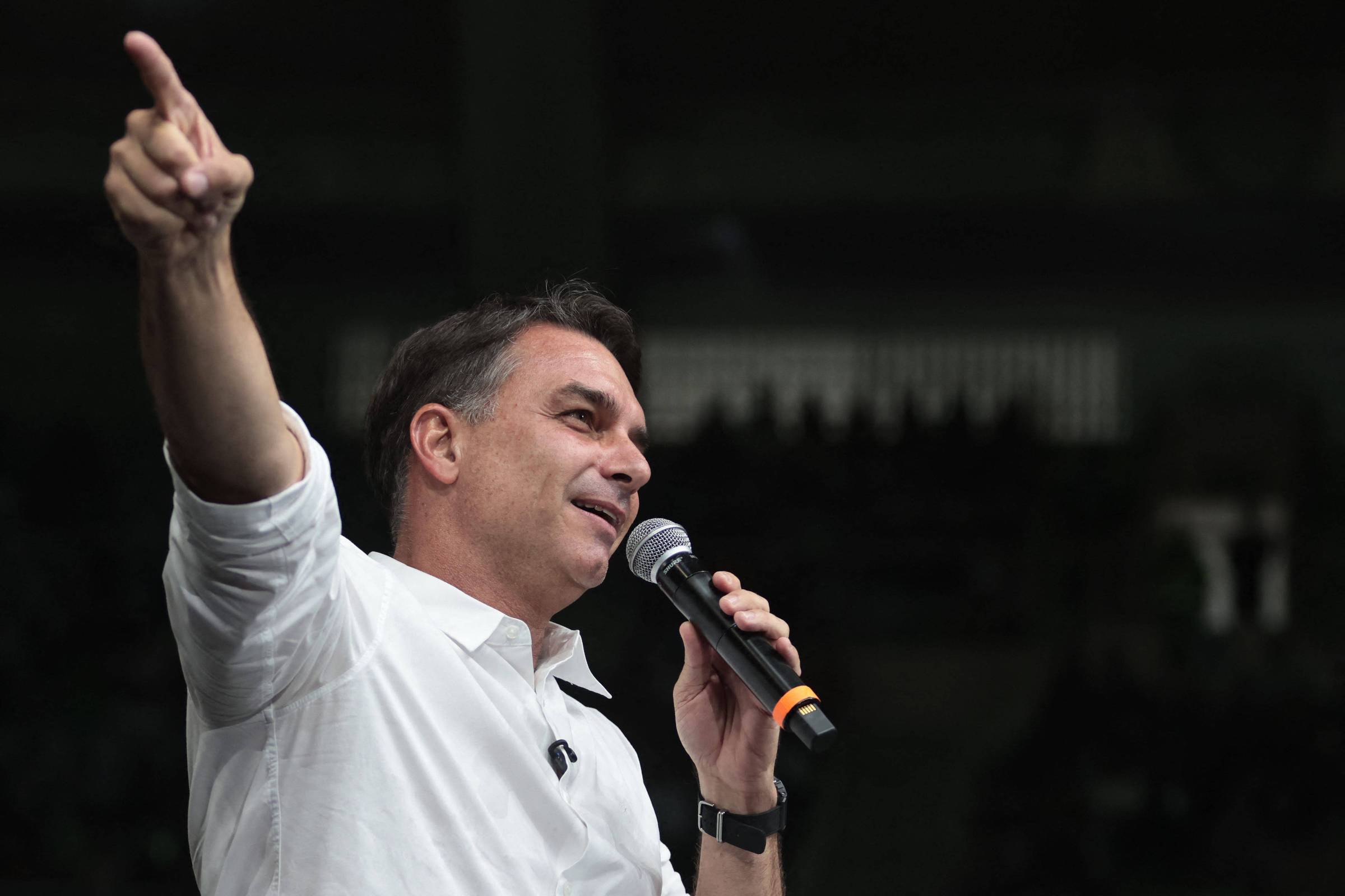 Flávio Bolsonaro enfrentará dois inquéritos criminais sem foro especial a partir de fevereiro