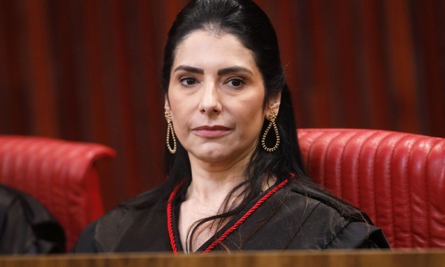 Indicada por Lula e ex-secretária de Dino: quem é a ministra do TSE que mudou as regras do debate de última hora