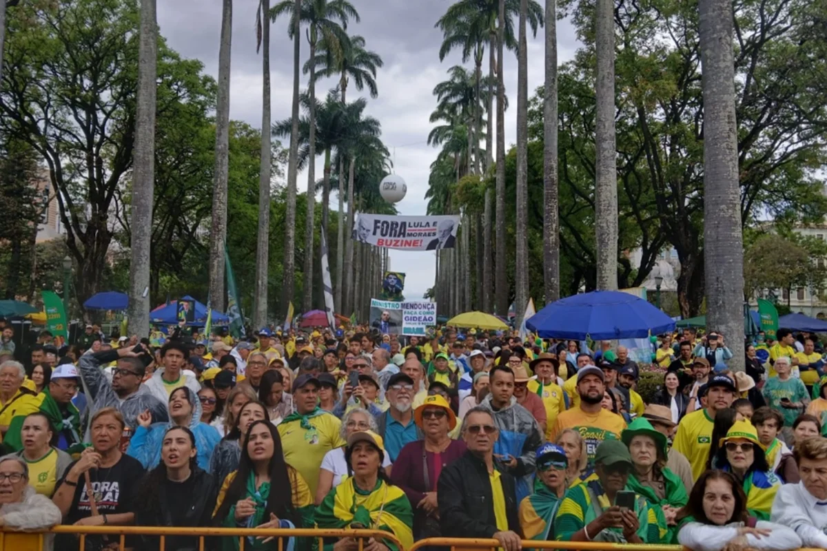 Ato em BH tem pedido de prisão de Moraes: "A nossa Justiça é uma vergonha"