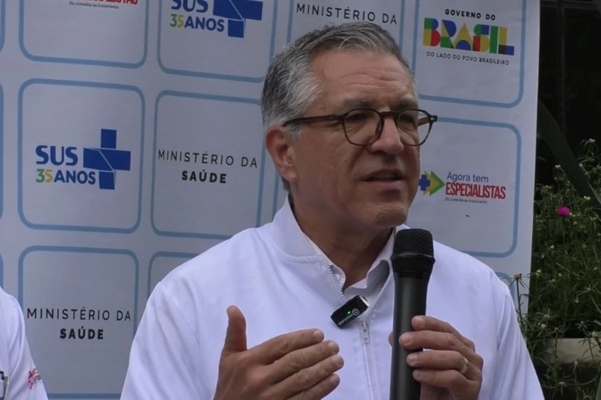 "Não resta dúvida sobre a eficácia da vacina da dengue", diz Padilha