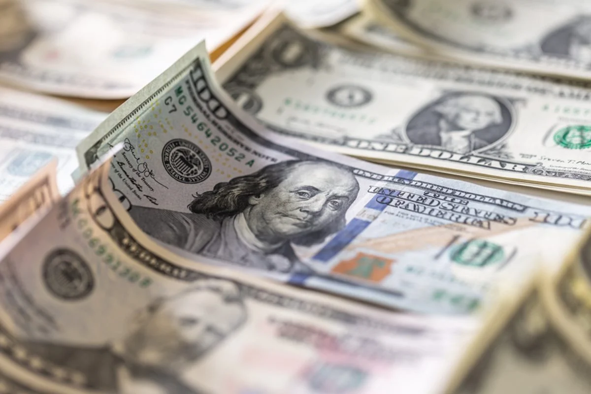 Dólar fecha estável e Ibovespa cai 0,36% em dia de mercado morno