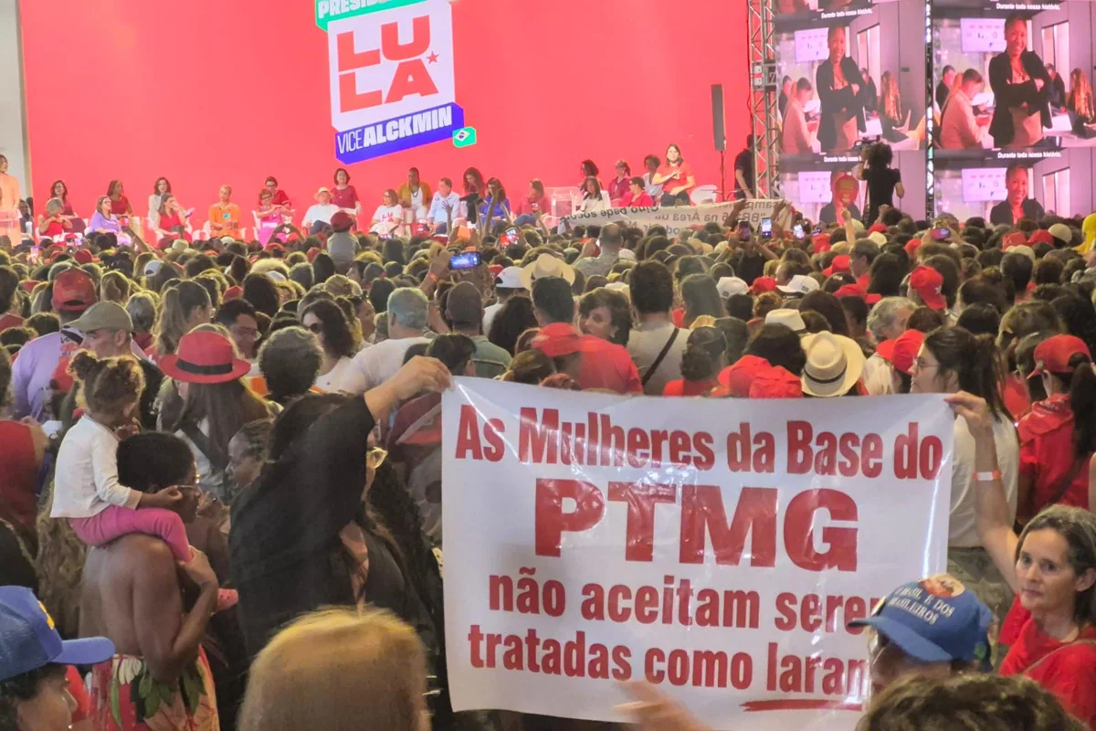 Evento com Lula em BH tem protesto de petistas por recursos de campanha