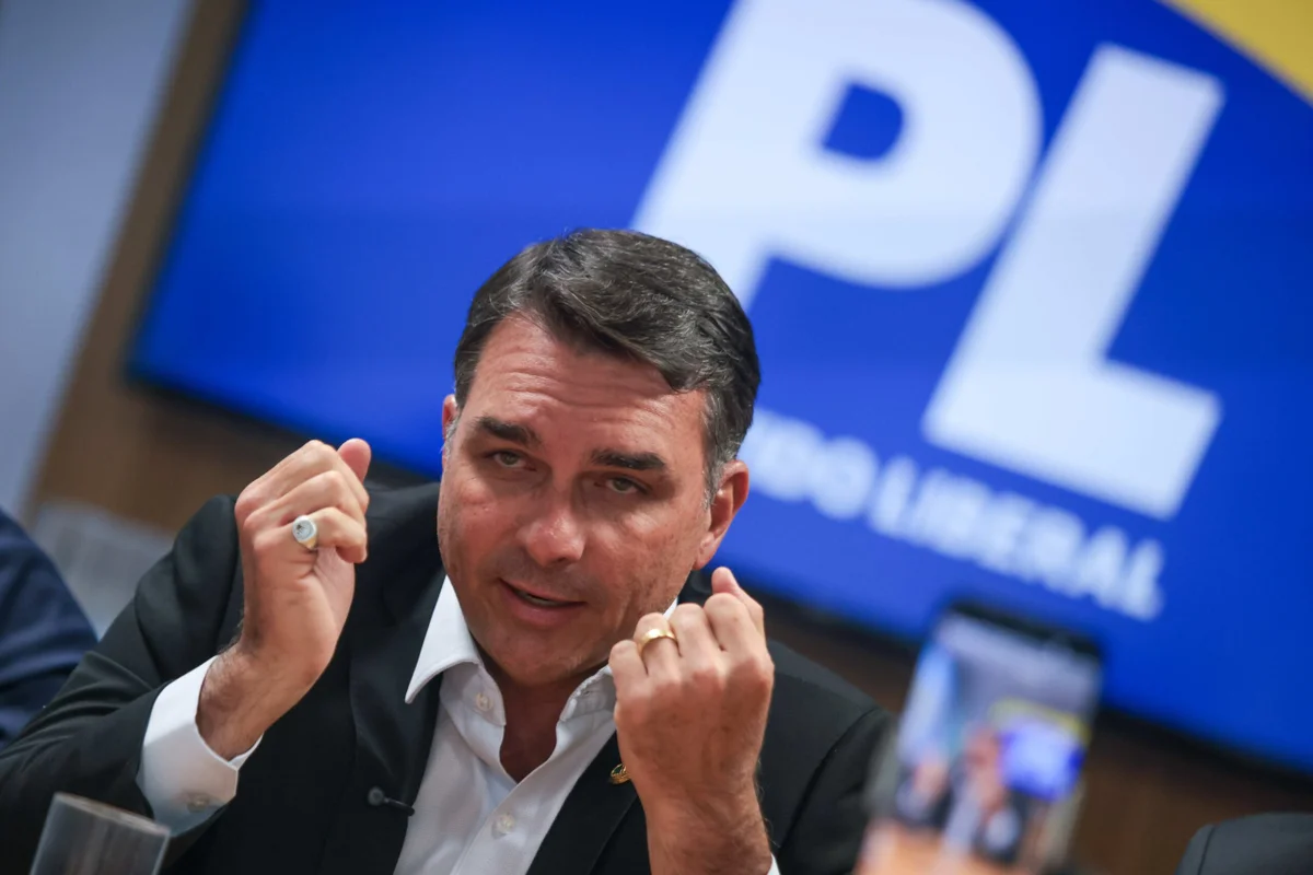 Resultado da Quaest amplia pressão por mudança na estratégia de Flávio