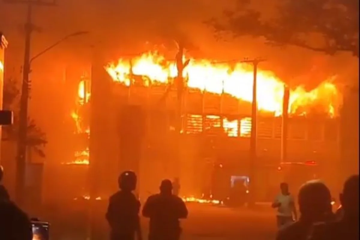 AGU cria força-tarefa para dar consultoria jurídica à UFPE após incêndio